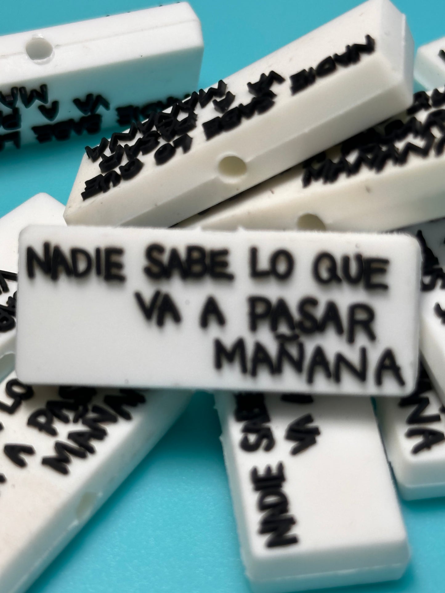 Spanish Focal Bead / pen beading/ keychain bead/ DIY/espanol/ no one knows