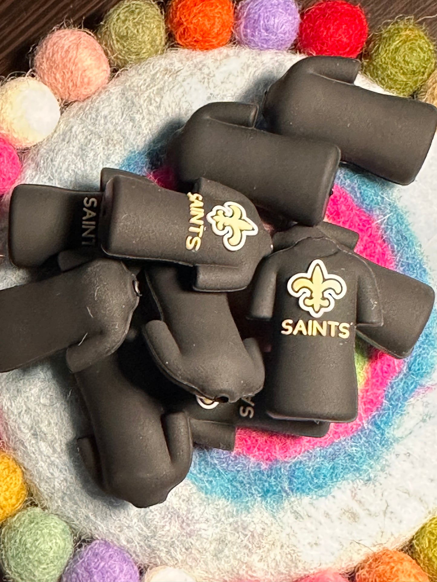 3D New Orlean Saints football jersey shaped focal bead