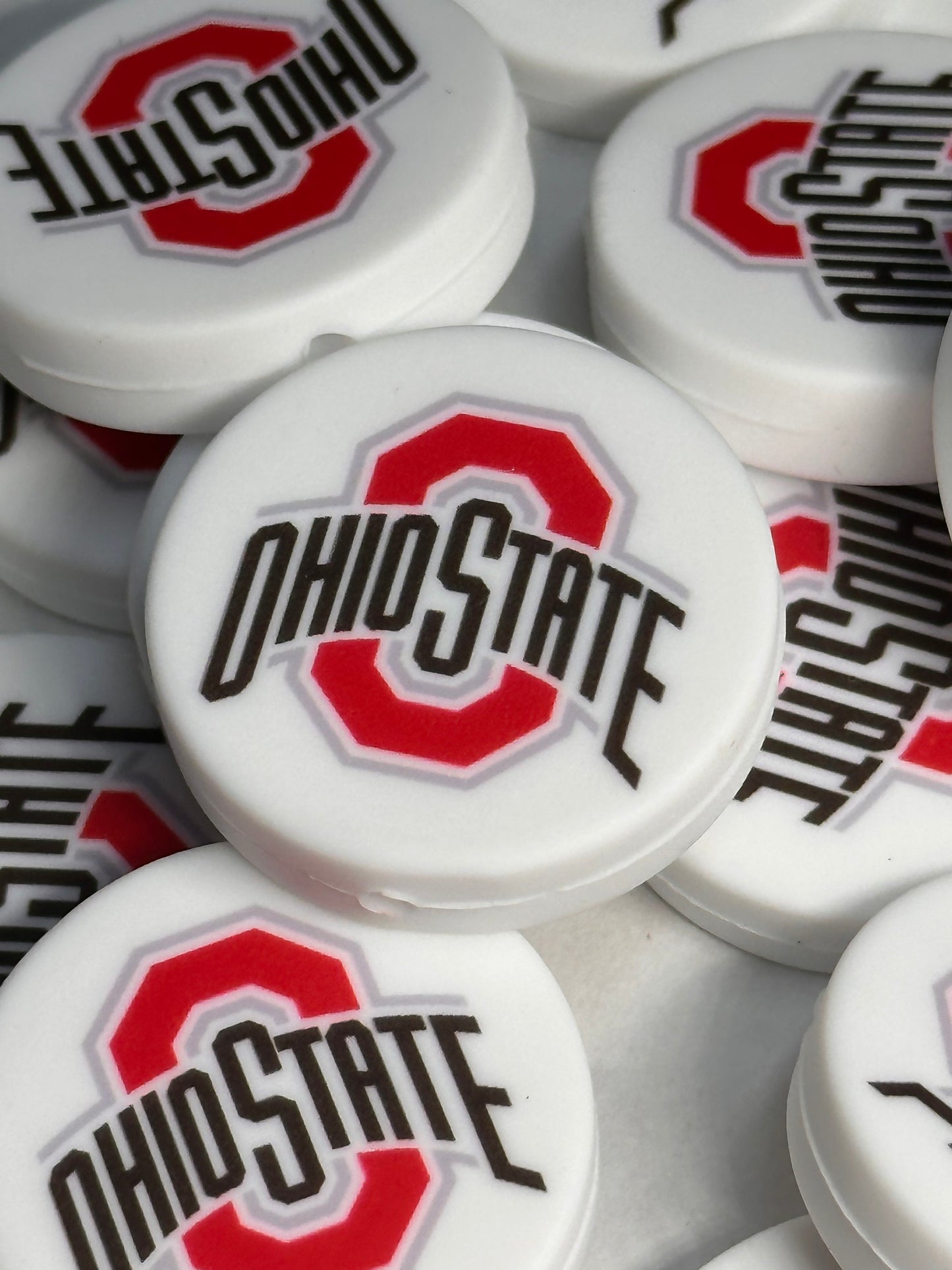 Round Ohio state focal bead