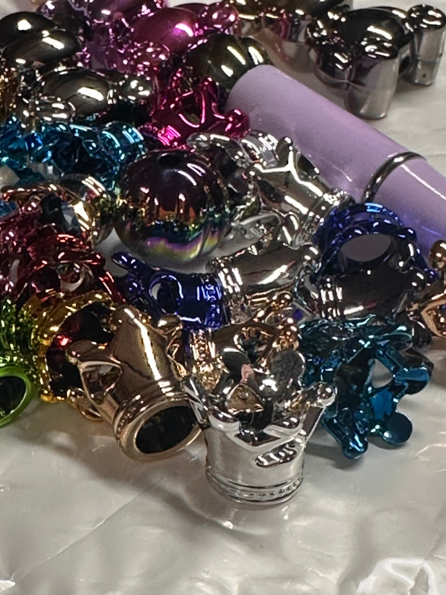 Metallic Plastic crown shaped beads/unique beads/ beadable pen/ keychain bead/assorted colors/10 beads included