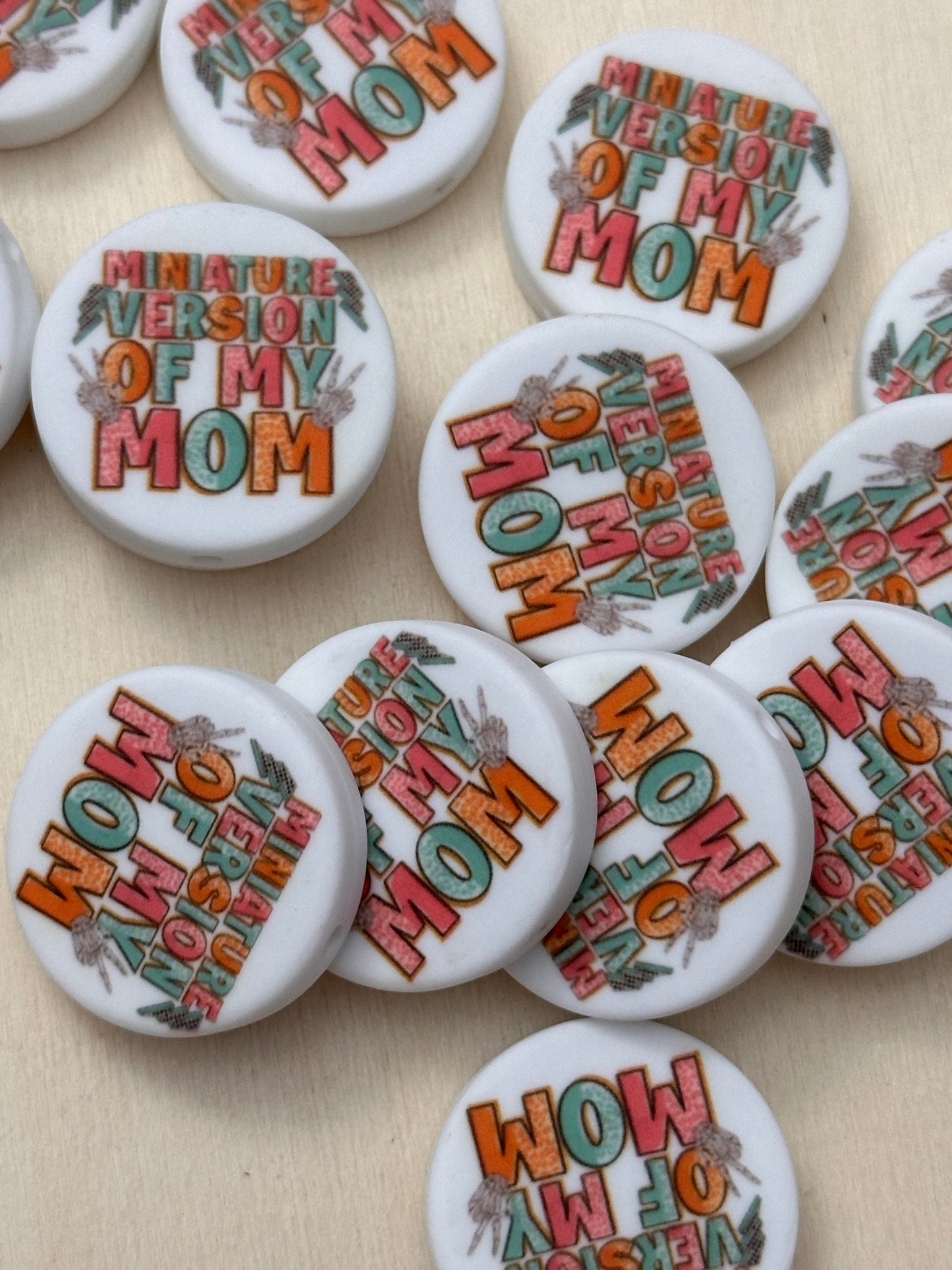 Mom Focal Bead/ beadable pen/ Silicone bead/ mother/ keychain bead/ circle shaped/ Mothers Day