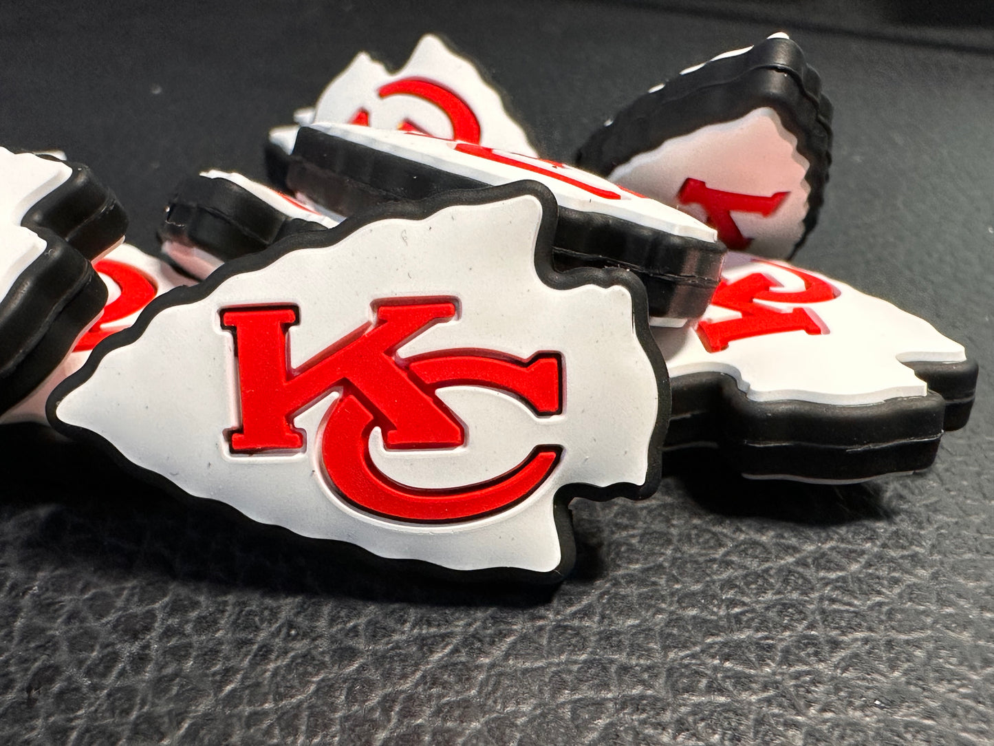 Arrowhead focal bead