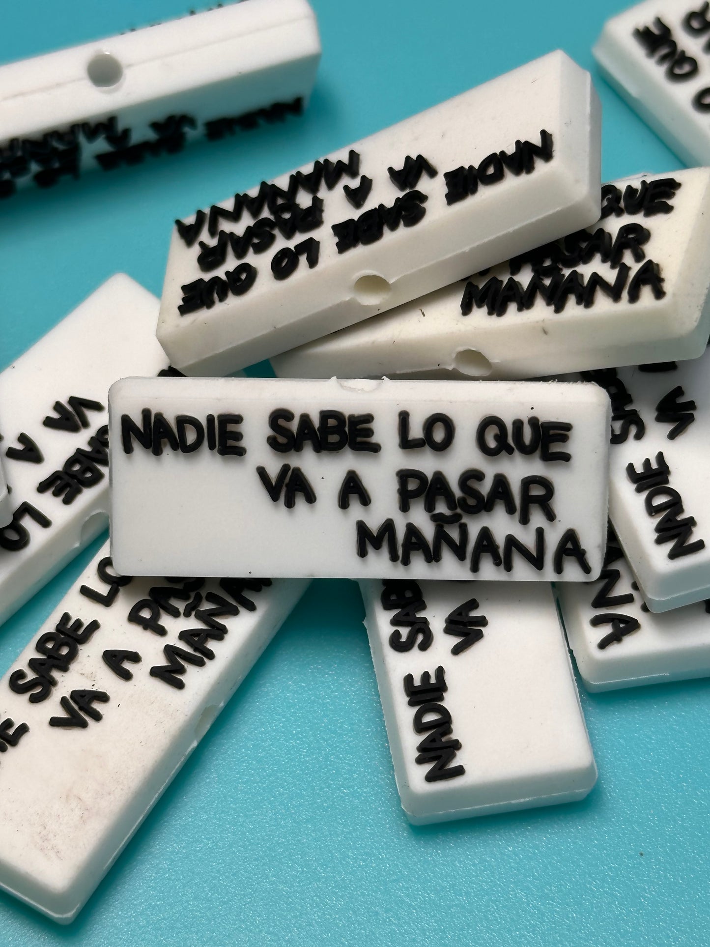 Spanish Focal Bead / pen beading/ keychain bead/ DIY/espanol/ no one knows