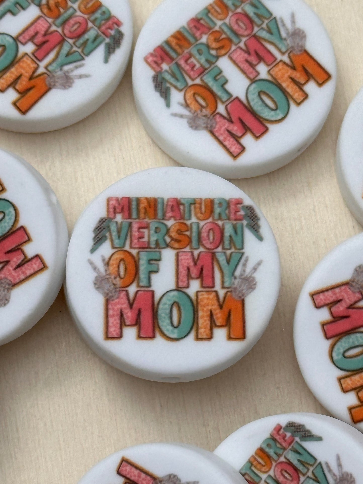 Mom Focal Bead/ beadable pen/ Silicone bead/ mother/ keychain bead/ circle shaped/ Mothers Day
