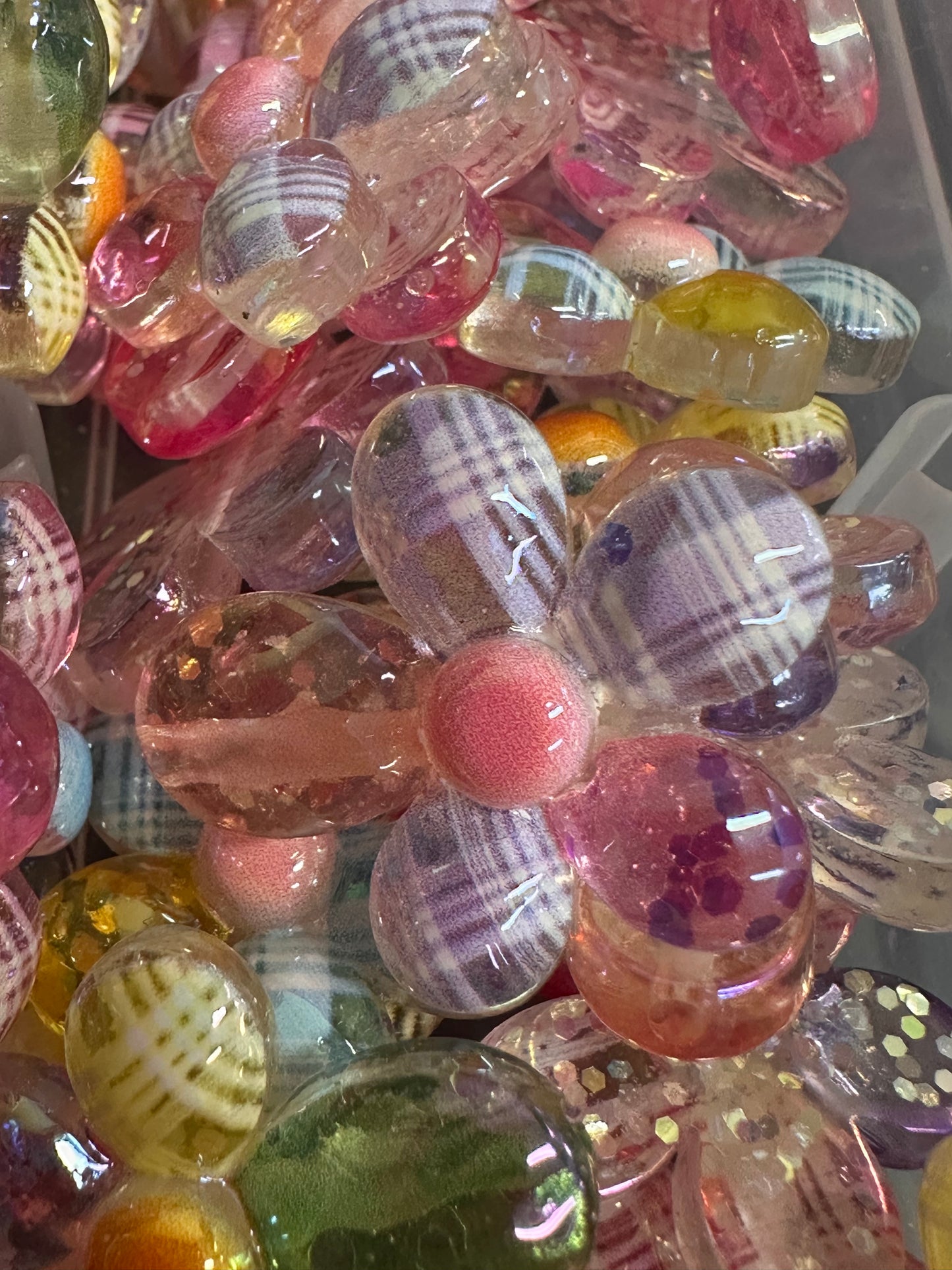 UV Shiny flower acrylic beads/ Flakes and glitter inside/ 31mm x 26mm