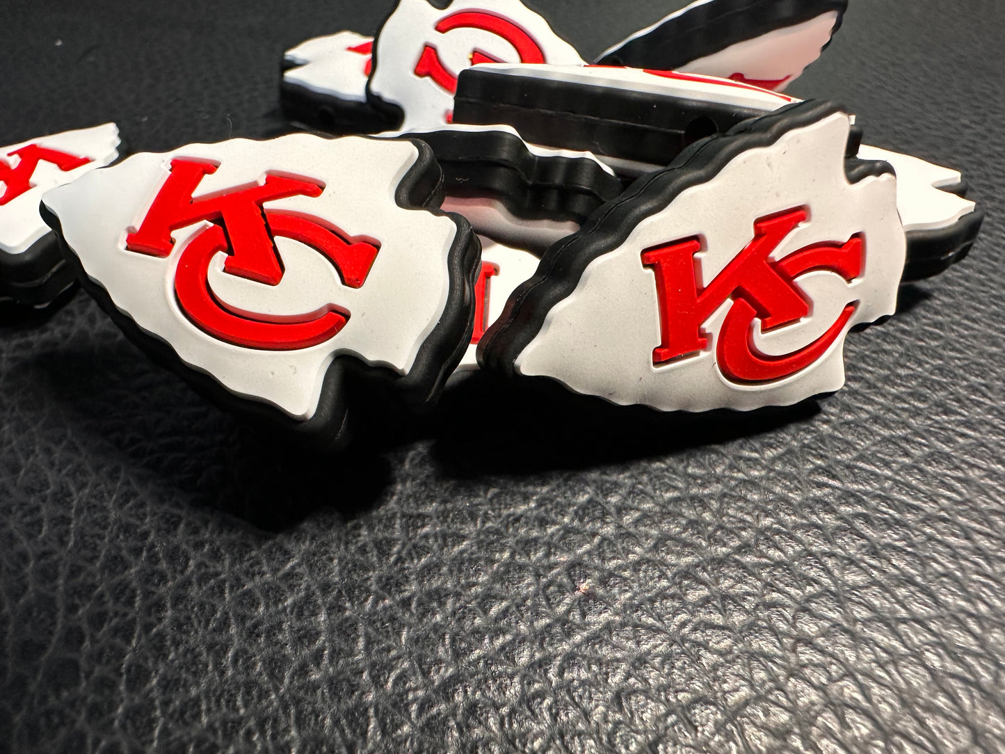Arrowhead focal bead