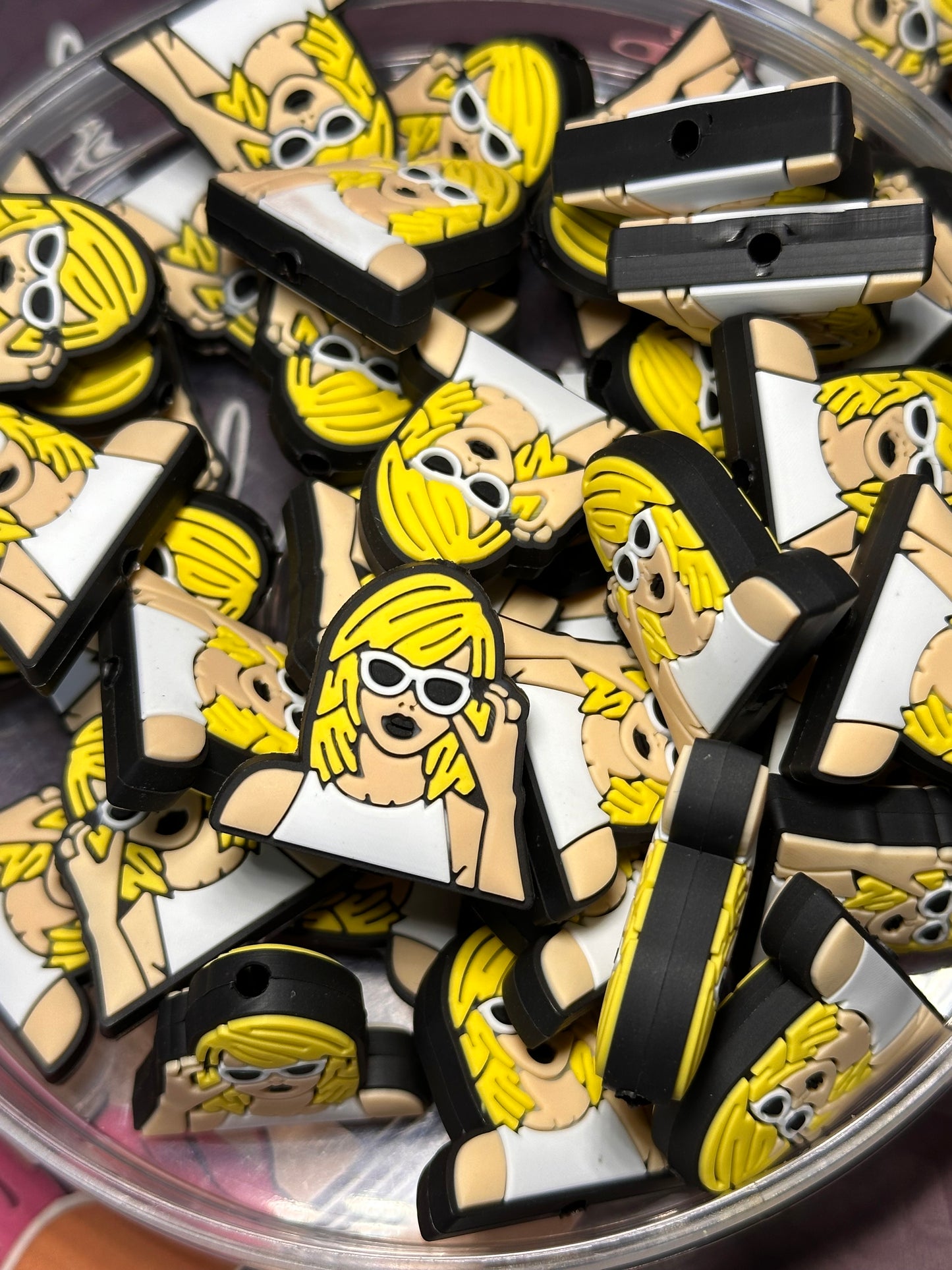 Taylor Swift focal bead / sunglasses
