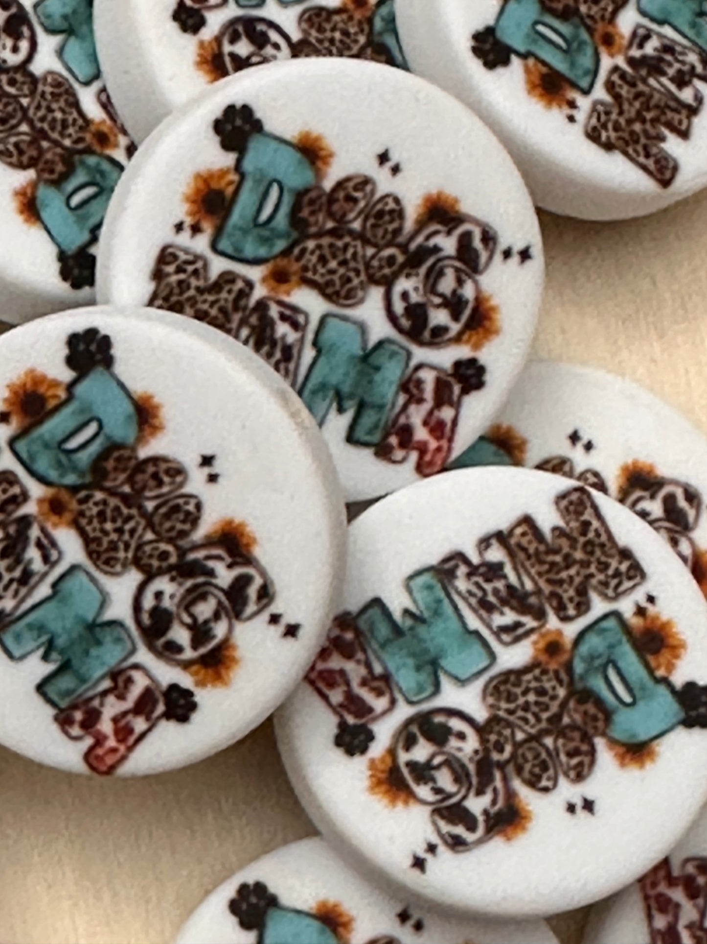 Dog Mom Focal Bead/ beadable pen/ Silicone bead/ mother/ keychain bead/ circle shaped/ Mothers Day/ fur mom