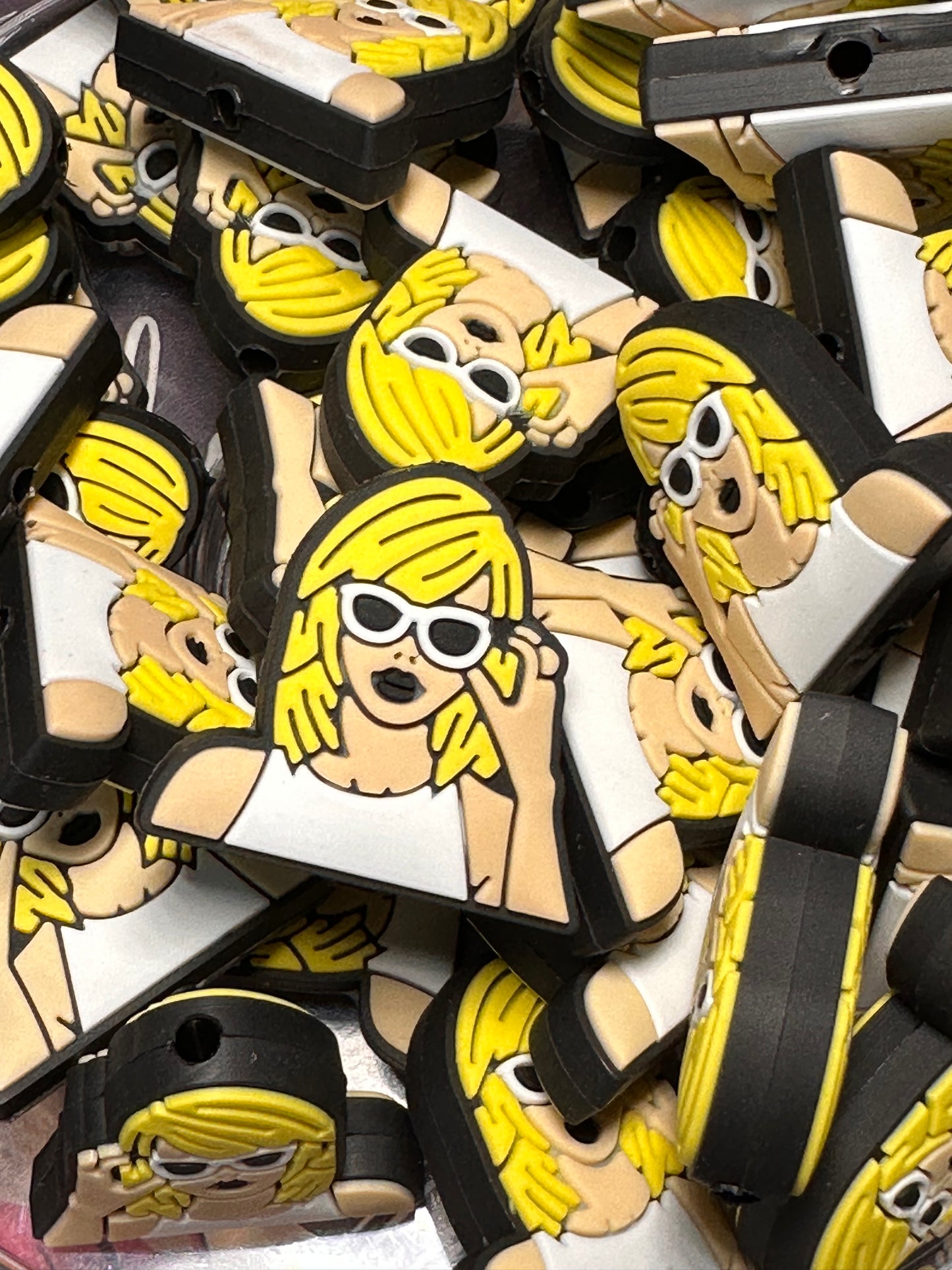 Taylor Swift focal bead / sunglasses