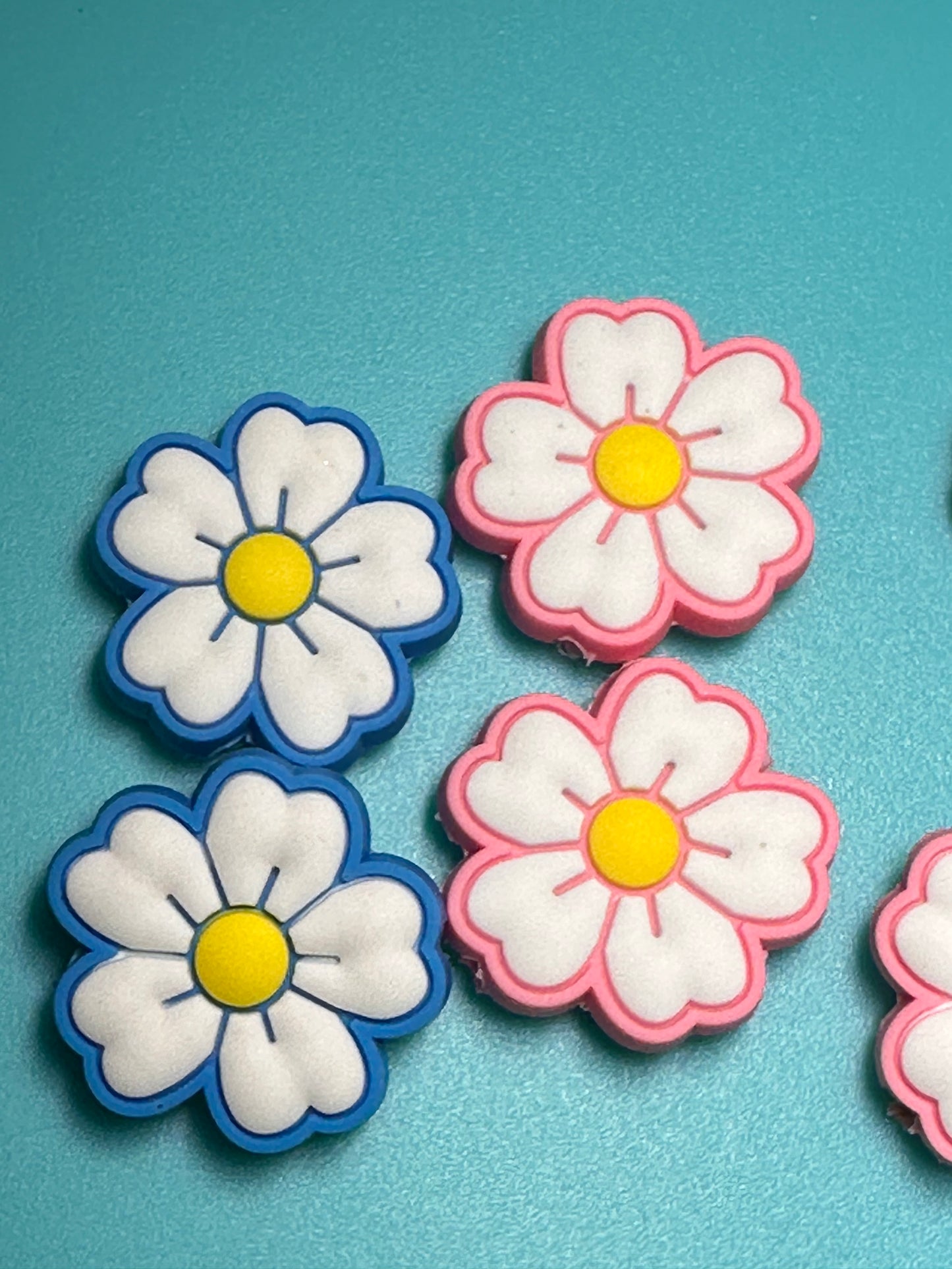 Daisy flower/ Focal Bead/ holiday / beadable pen/ Silicone bead/ keychain bead/