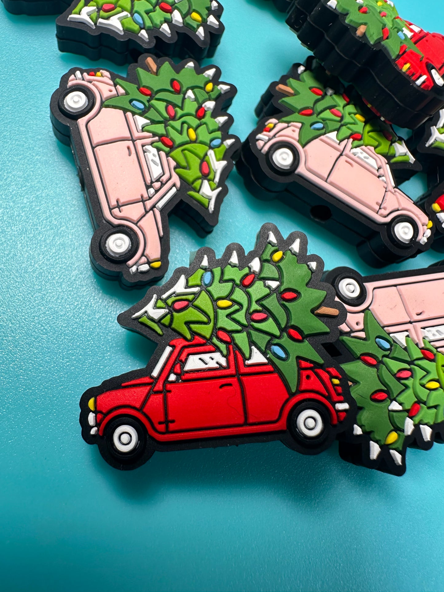Car with tree on top/ Christmas focal bead/ Silicone bead/ keychain bead/ Christmas tree