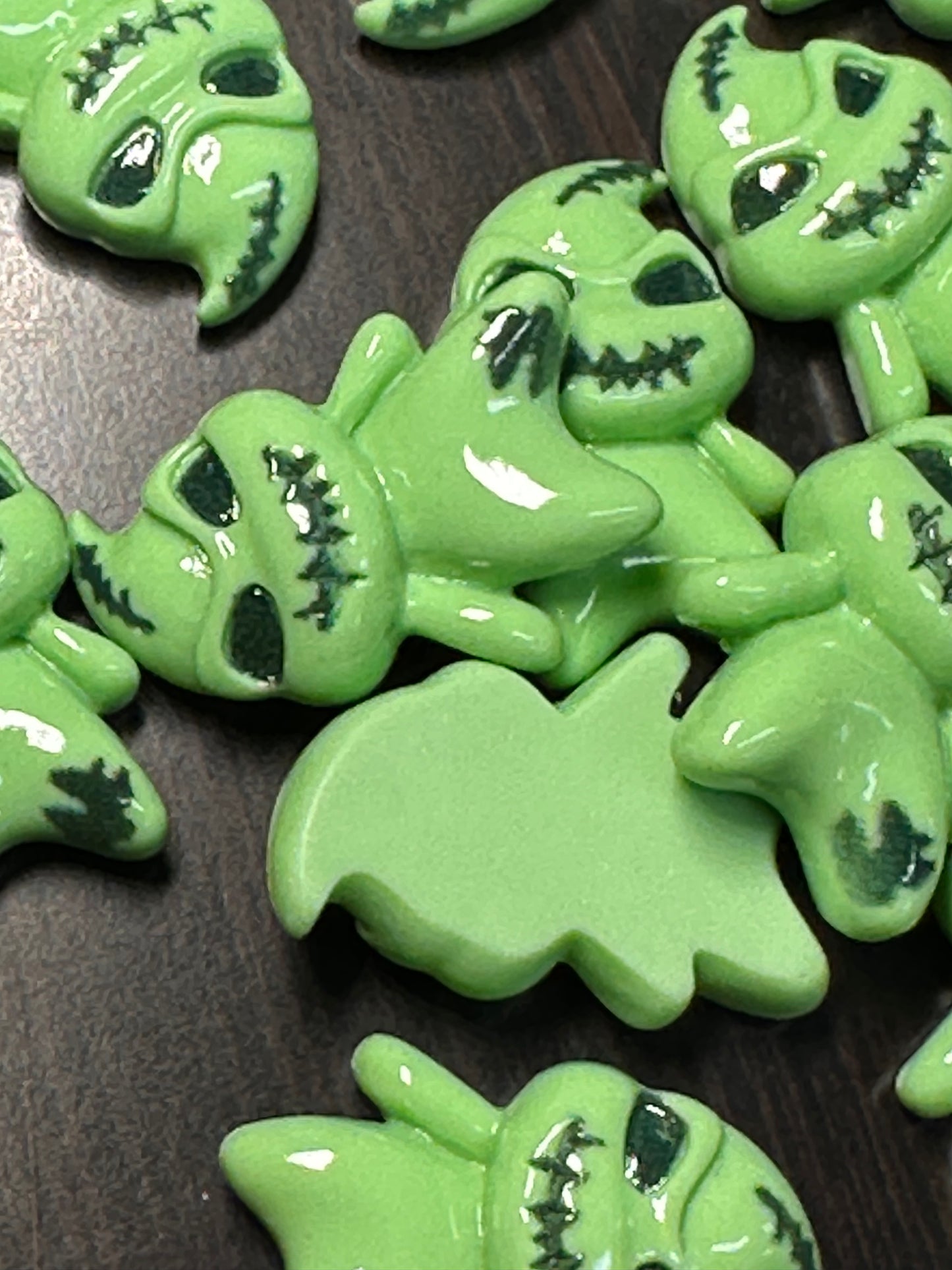 Set of 5 Glue On Resin Halloween Charms – Green Guy Flat Back Embellishments for DIY Crafts