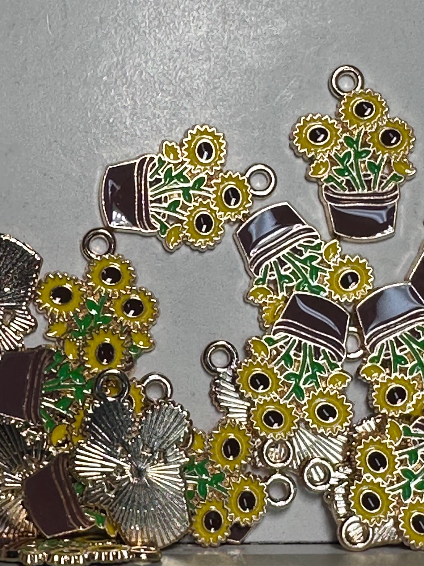 Flower pot of Sunflowers enamel metal charms/ DIY charm bracelet/ DIY necklace/