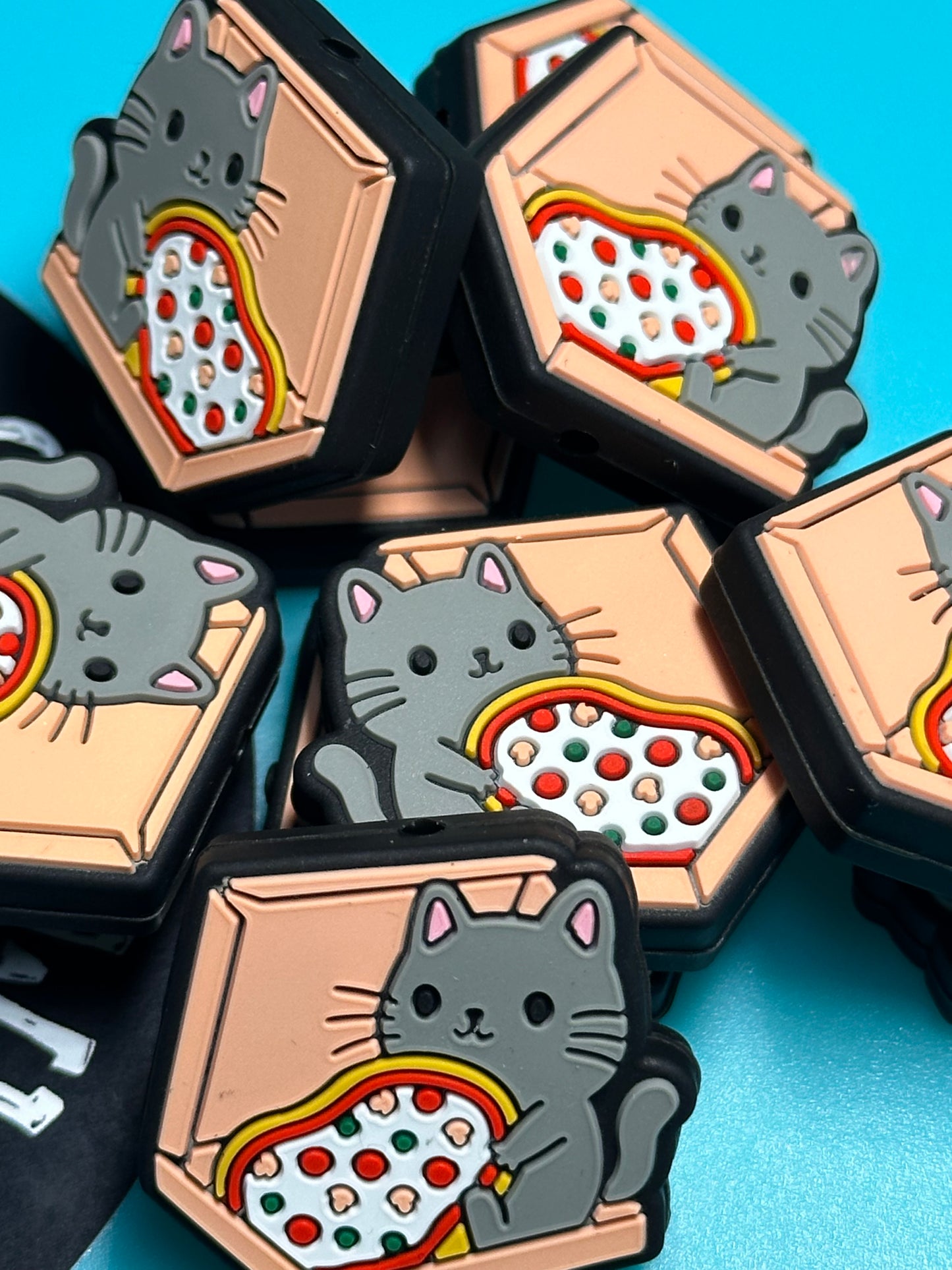 Cat in pizza box silicone focal bead