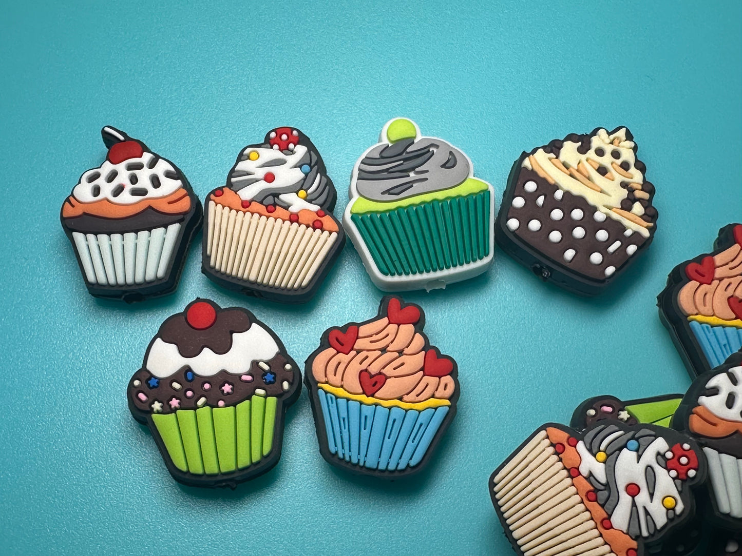 Cupcake Focal Bead/ beadable pen/ Silicone bead/ keychain bead/