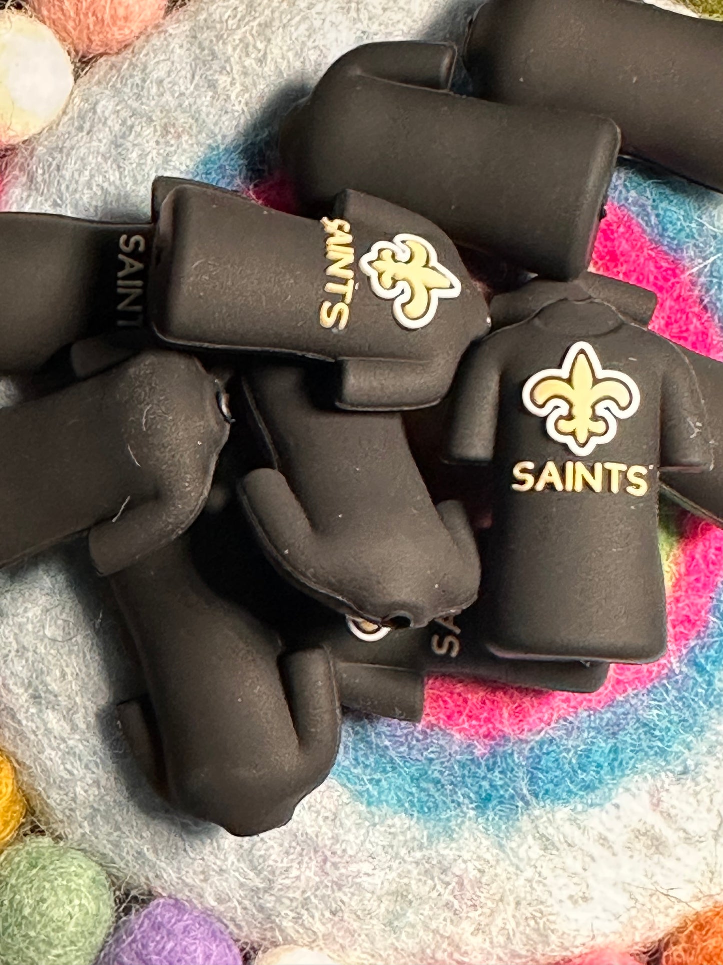 3D New Orlean Saints football jersey shaped focal bead