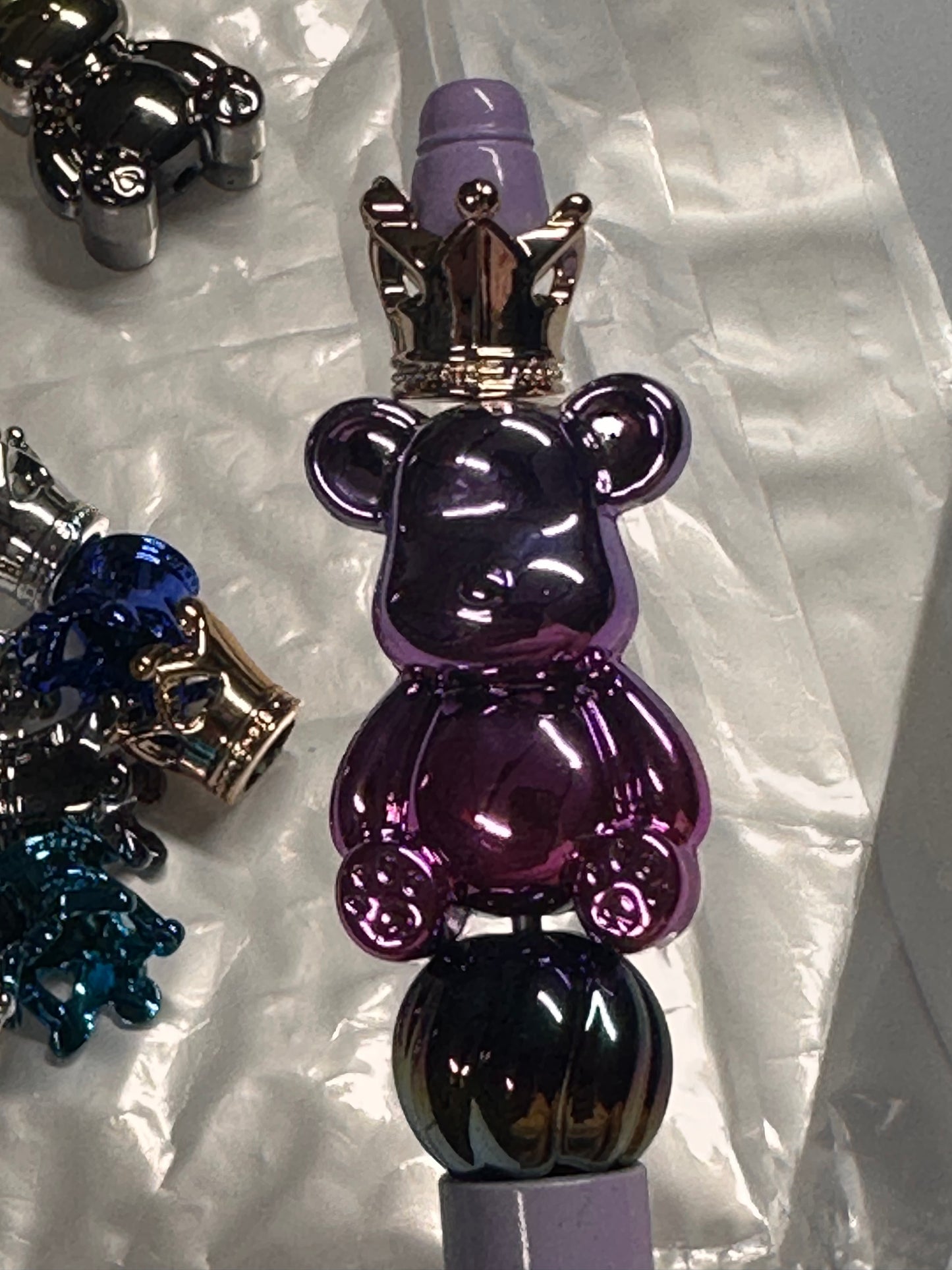 Metallic Plastic crown shaped beads/unique beads/ beadable pen/ keychain bead/assorted colors/10 beads included