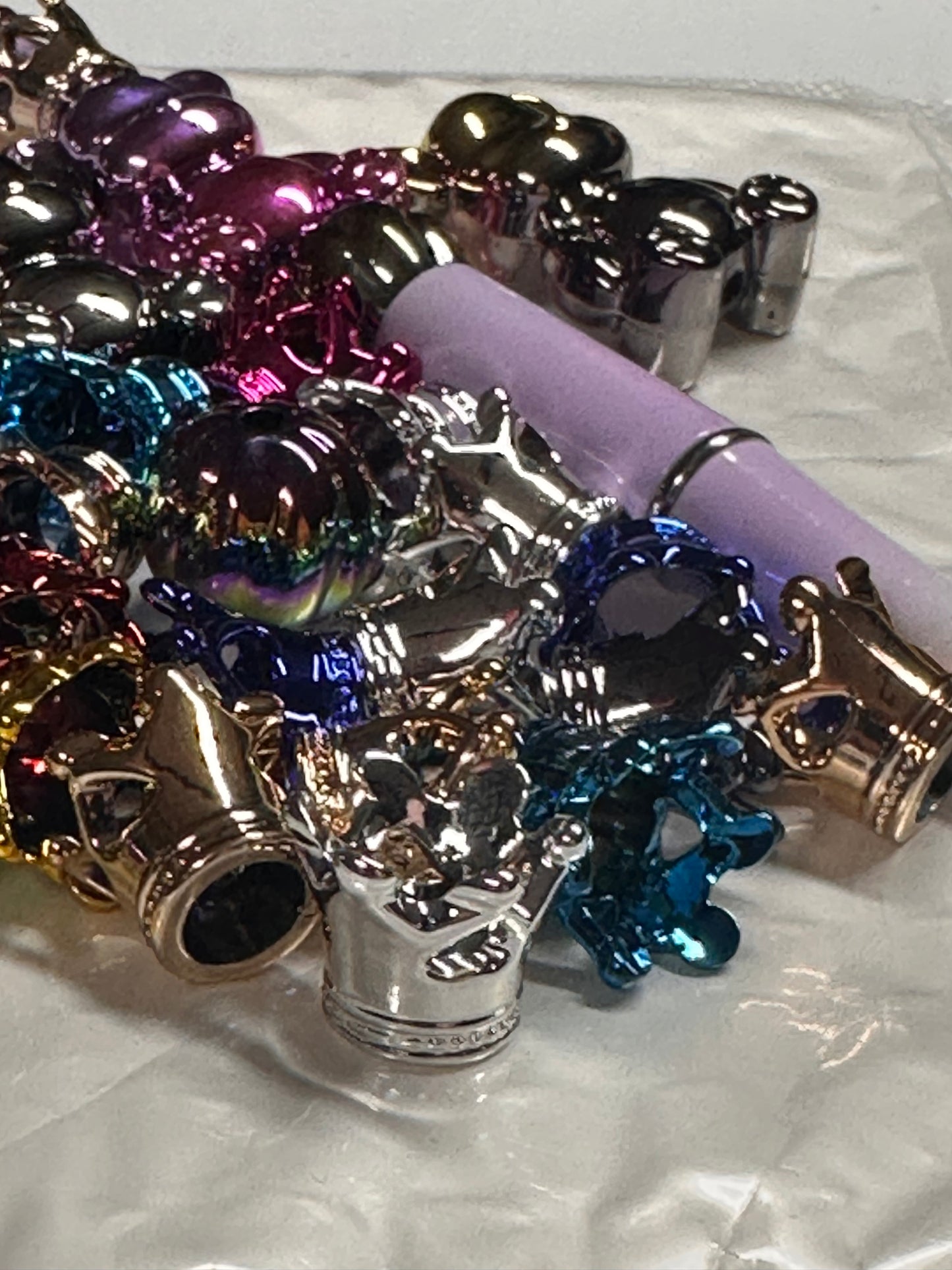 Metallic Plastic crown shaped beads/unique beads/ beadable pen/ keychain bead/assorted colors/10 beads included