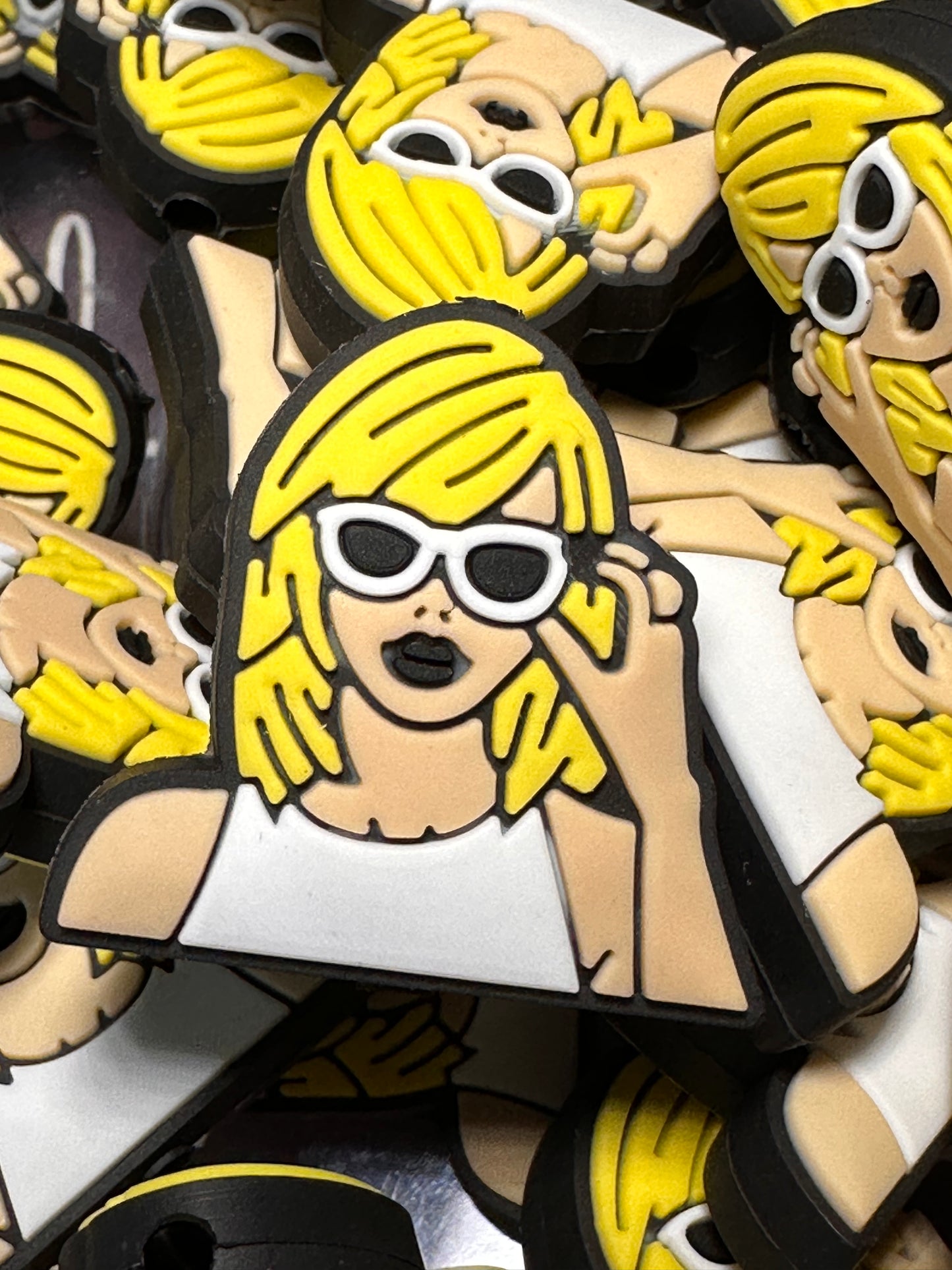 Taylor Swift focal bead / sunglasses