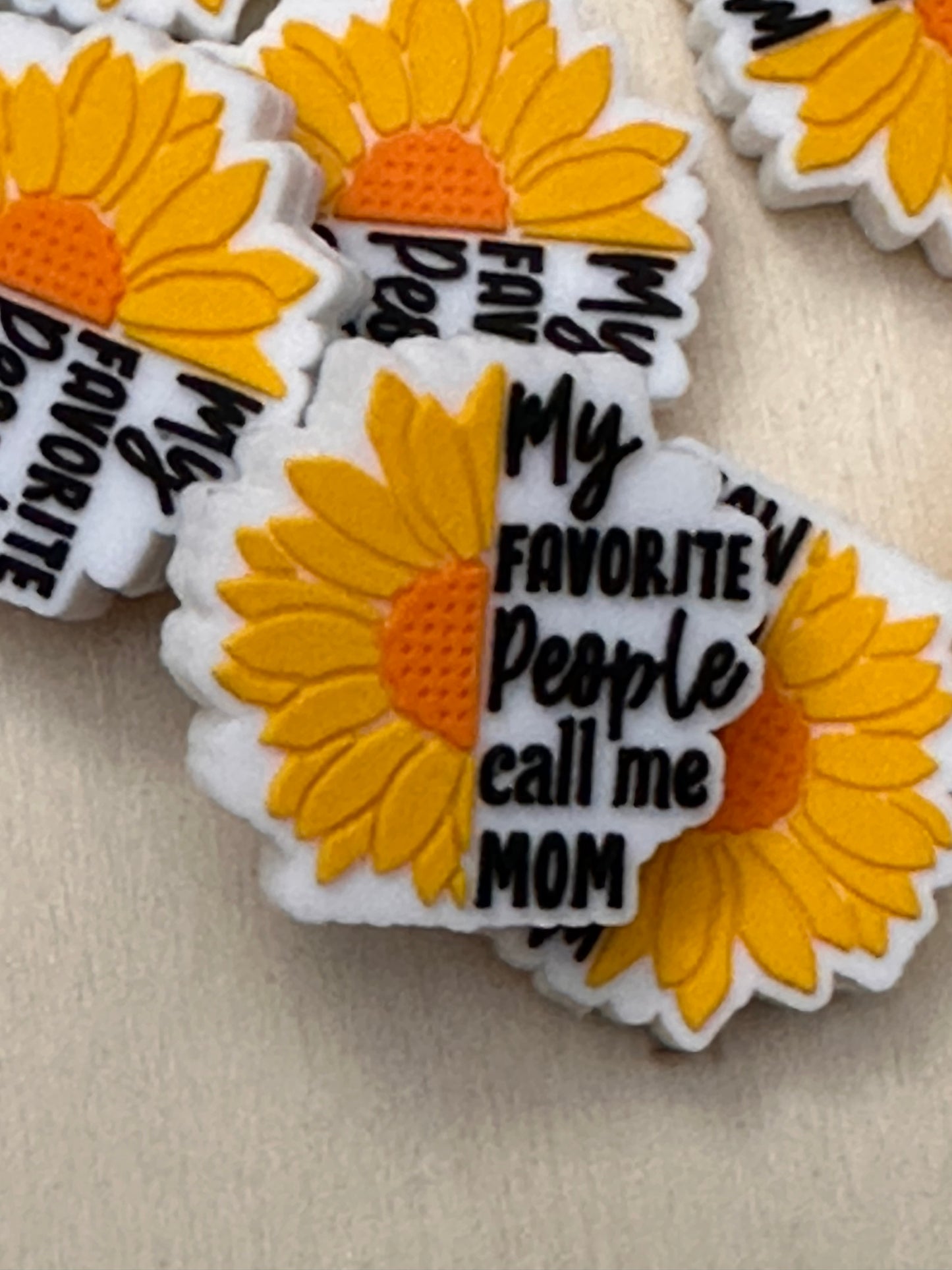 Mom Focal Bead/ beadable pen/ Silicone bead/ mother/ keychain bead/ circle shaped/ Mothers Day/
