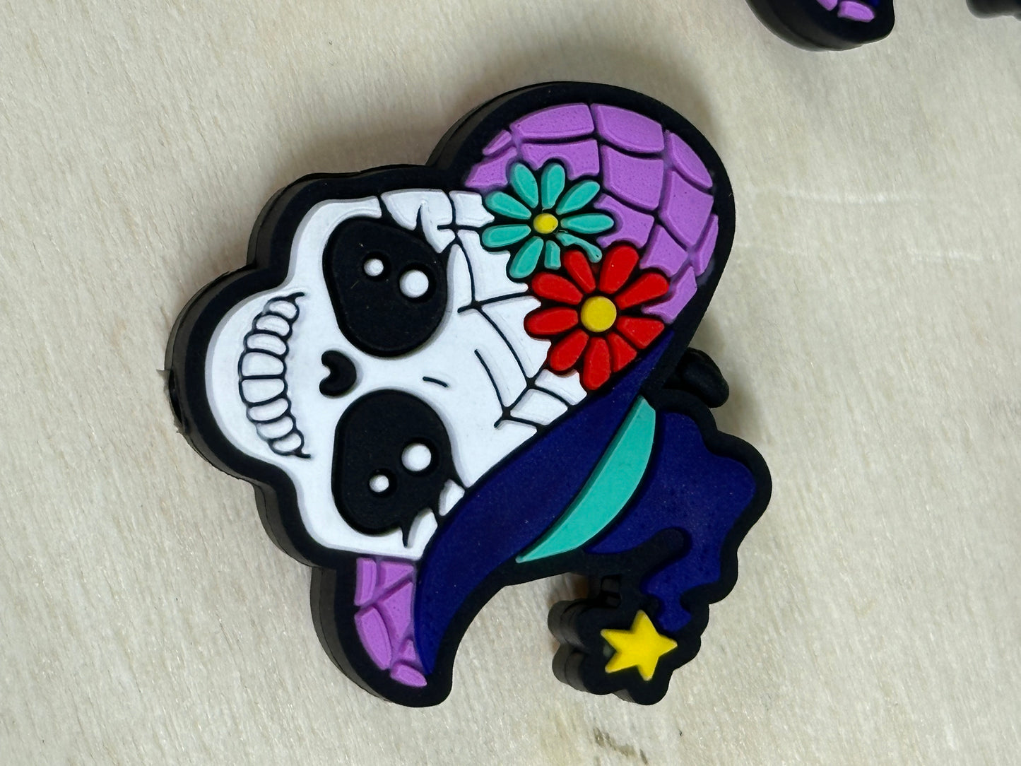 Bright Flowery with hat skull Focal Bead/ beadable pen/ Silicone bead/ keychain/Halloween skull