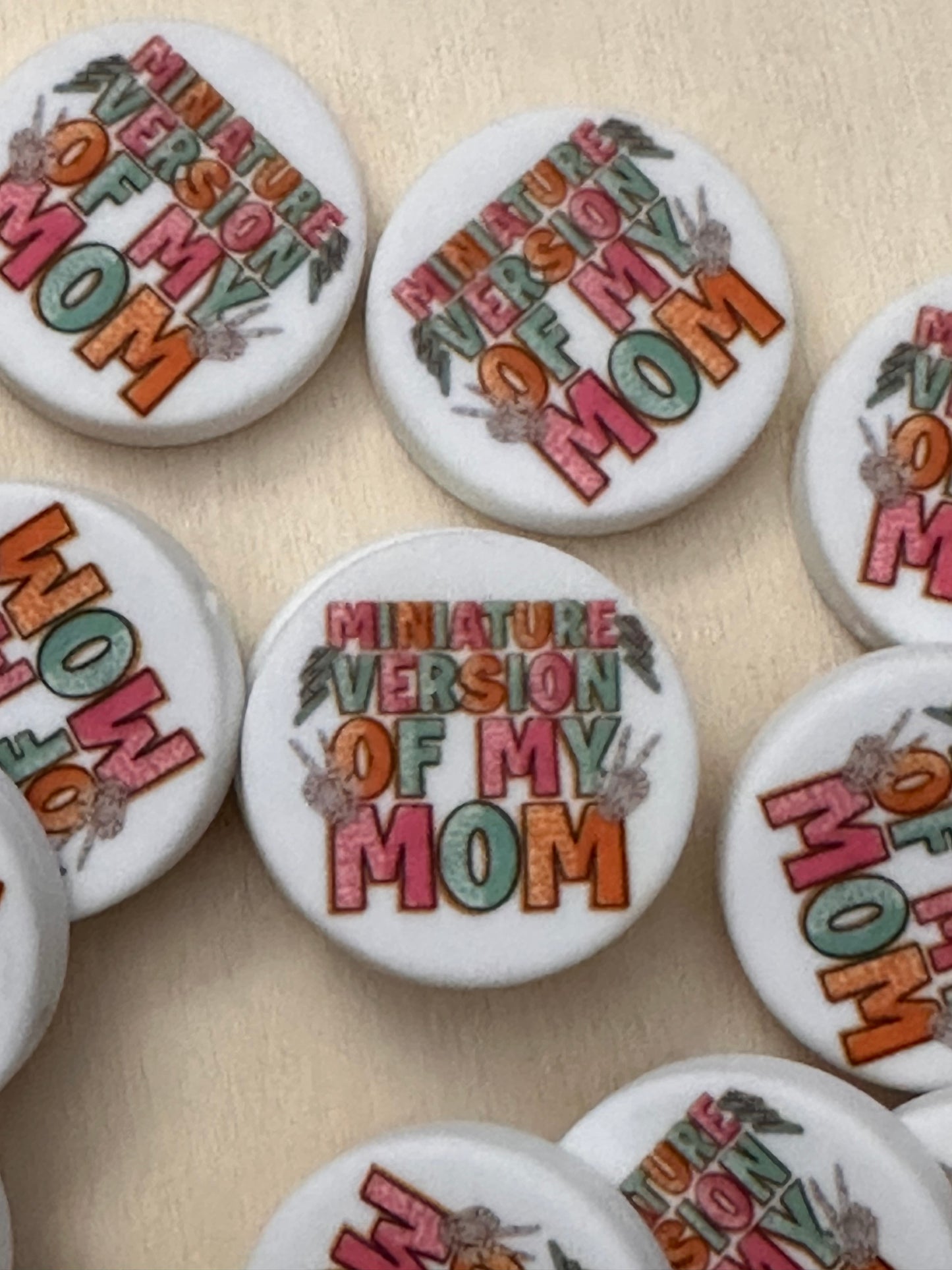 Mom Focal Bead/ beadable pen/ Silicone bead/ mother/ keychain bead/ circle shaped/ Mothers Day