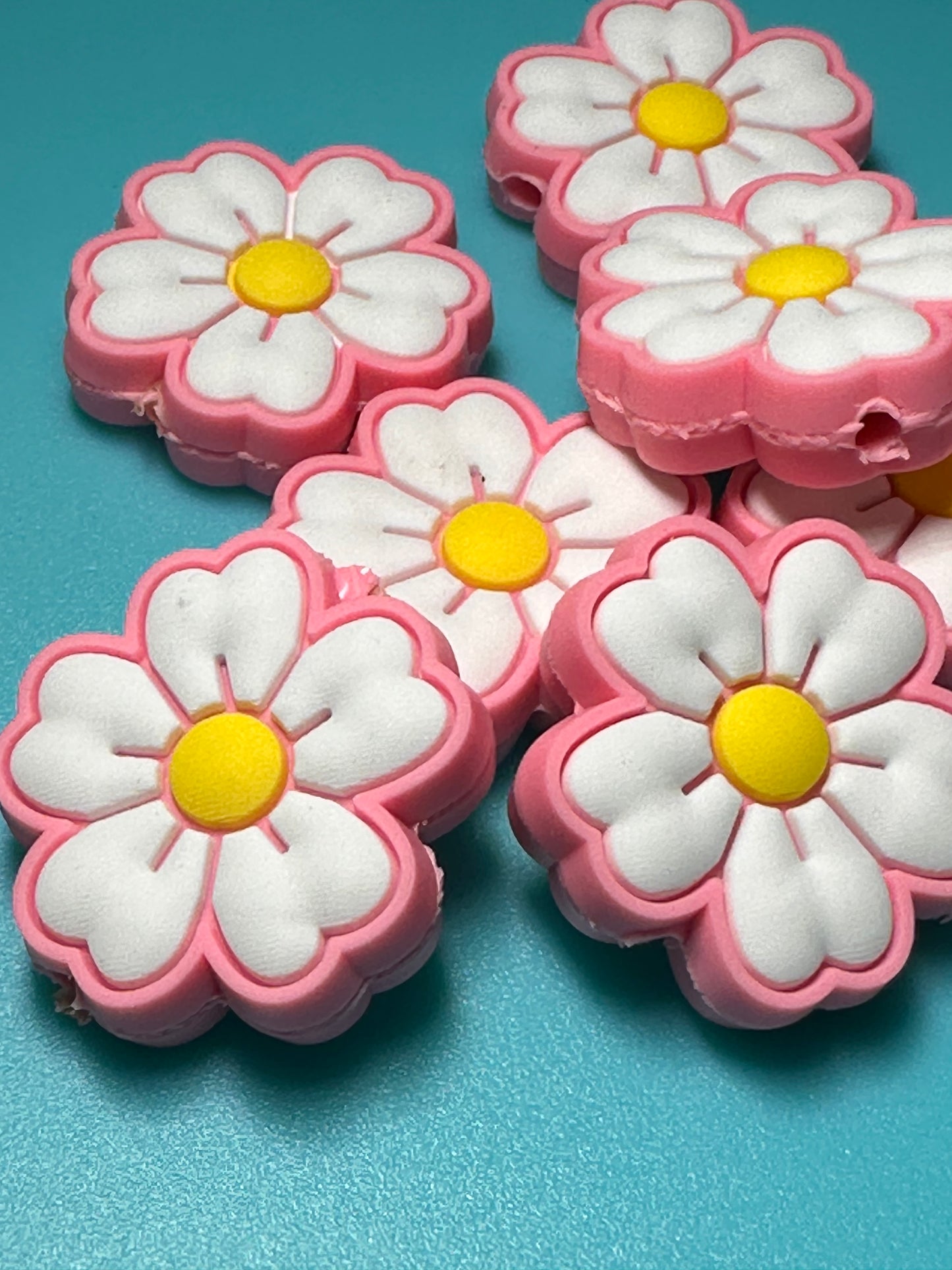 Daisy flower/ Focal Bead/ holiday / beadable pen/ Silicone bead/ keychain bead/