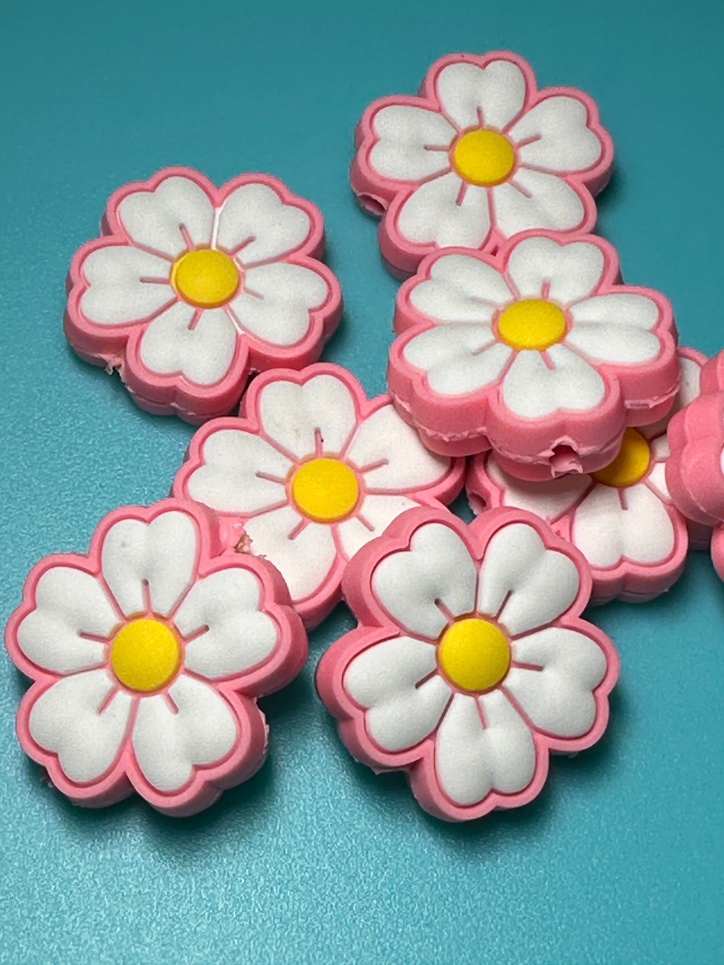 Daisy flower/ Focal Bead/ holiday / beadable pen/ Silicone bead/ keychain bead/