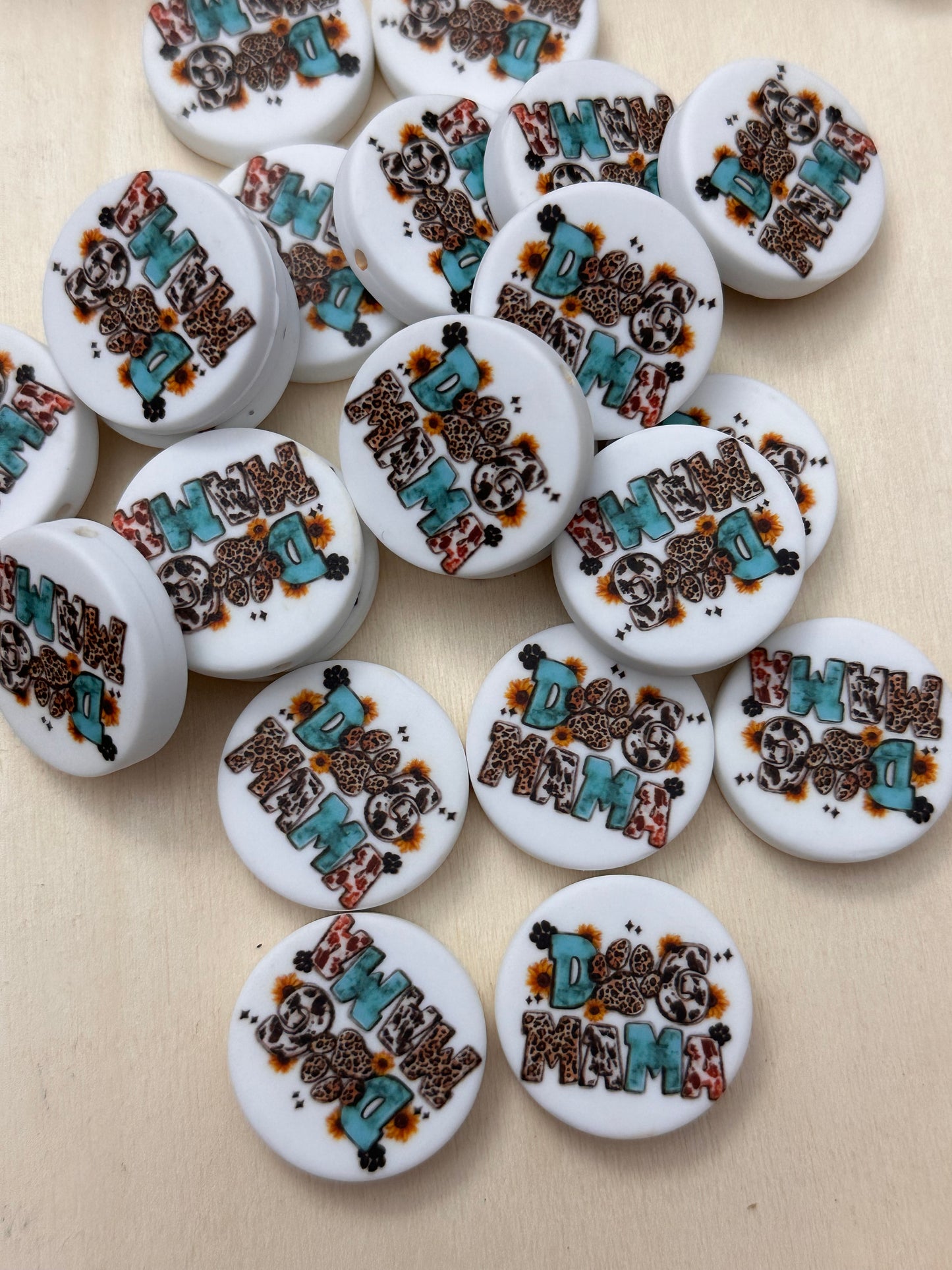 Dog Mom Focal Bead/ beadable pen/ Silicone bead/ mother/ keychain bead/ circle shaped/ Mothers Day/ fur mom