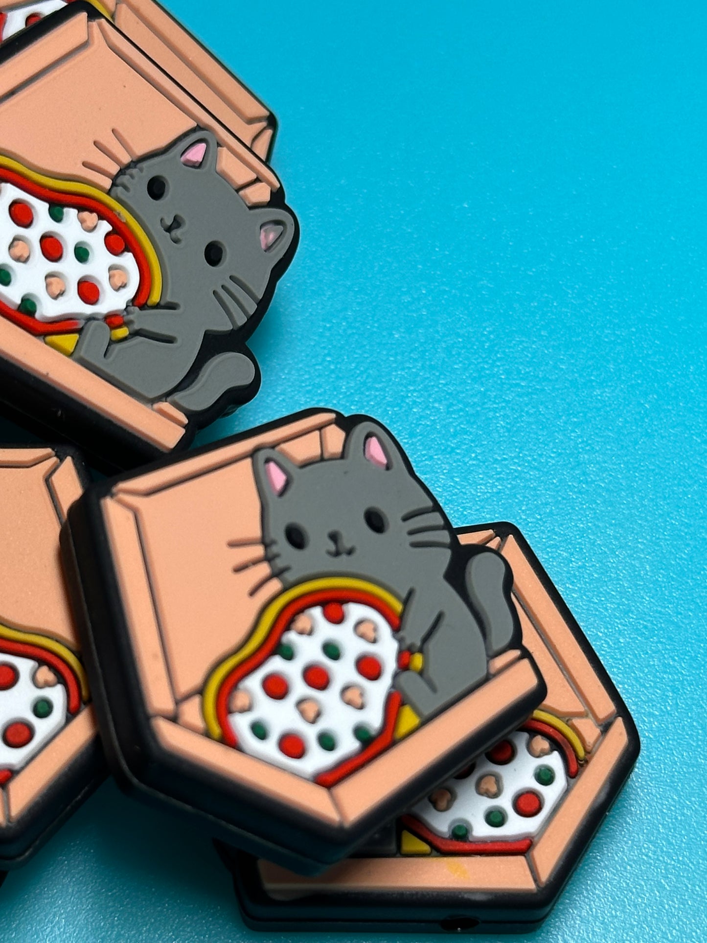 Cat in pizza box silicone focal bead