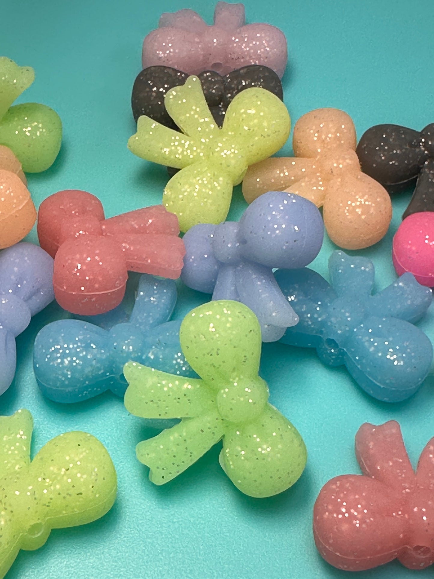 3D silicone focal bead/glittery bow