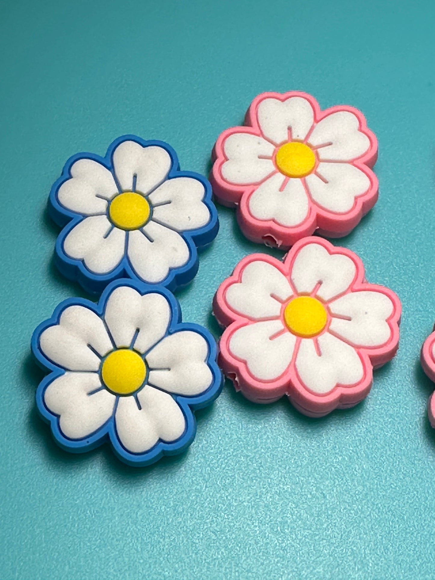 Daisy flower/ Focal Bead/ holiday / beadable pen/ Silicone bead/ keychain bead/