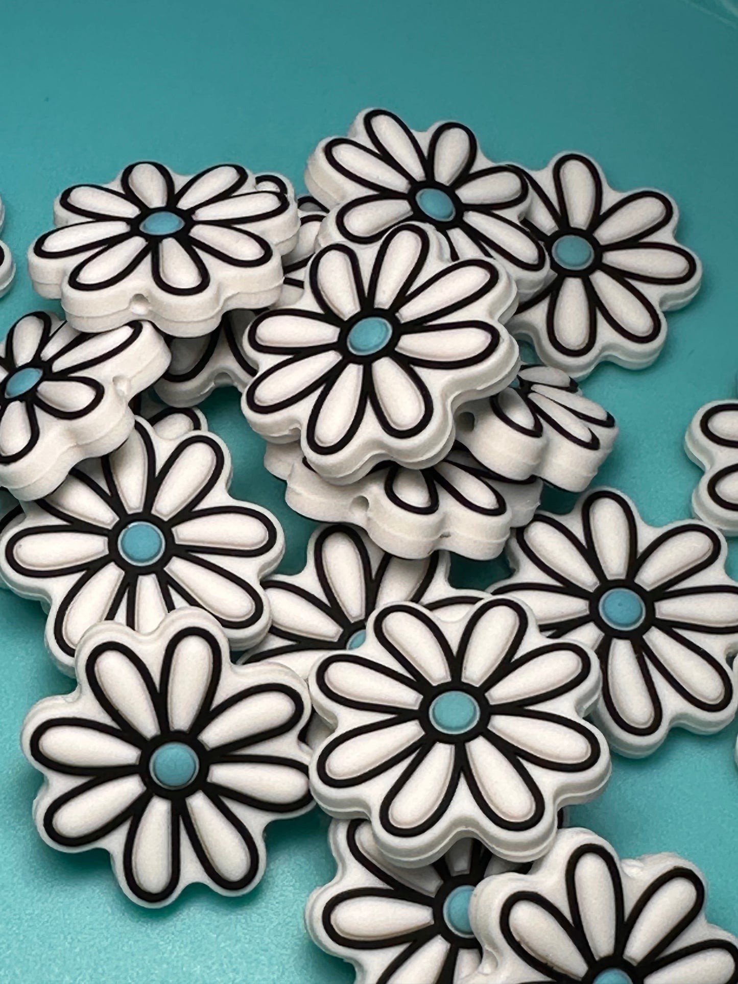 Flowers Focal Bead/ beadable pen/ Silicone bead/ daisies/ keychain bead/