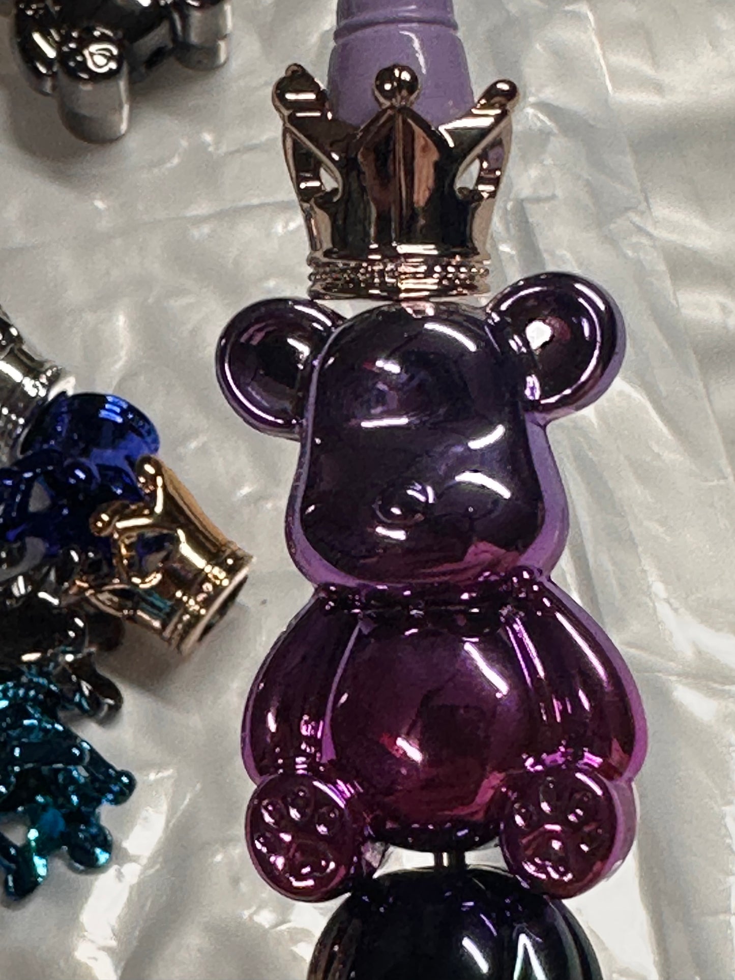Metallic Plastic crown shaped beads/unique beads/ beadable pen/ keychain bead/assorted colors/10 beads included