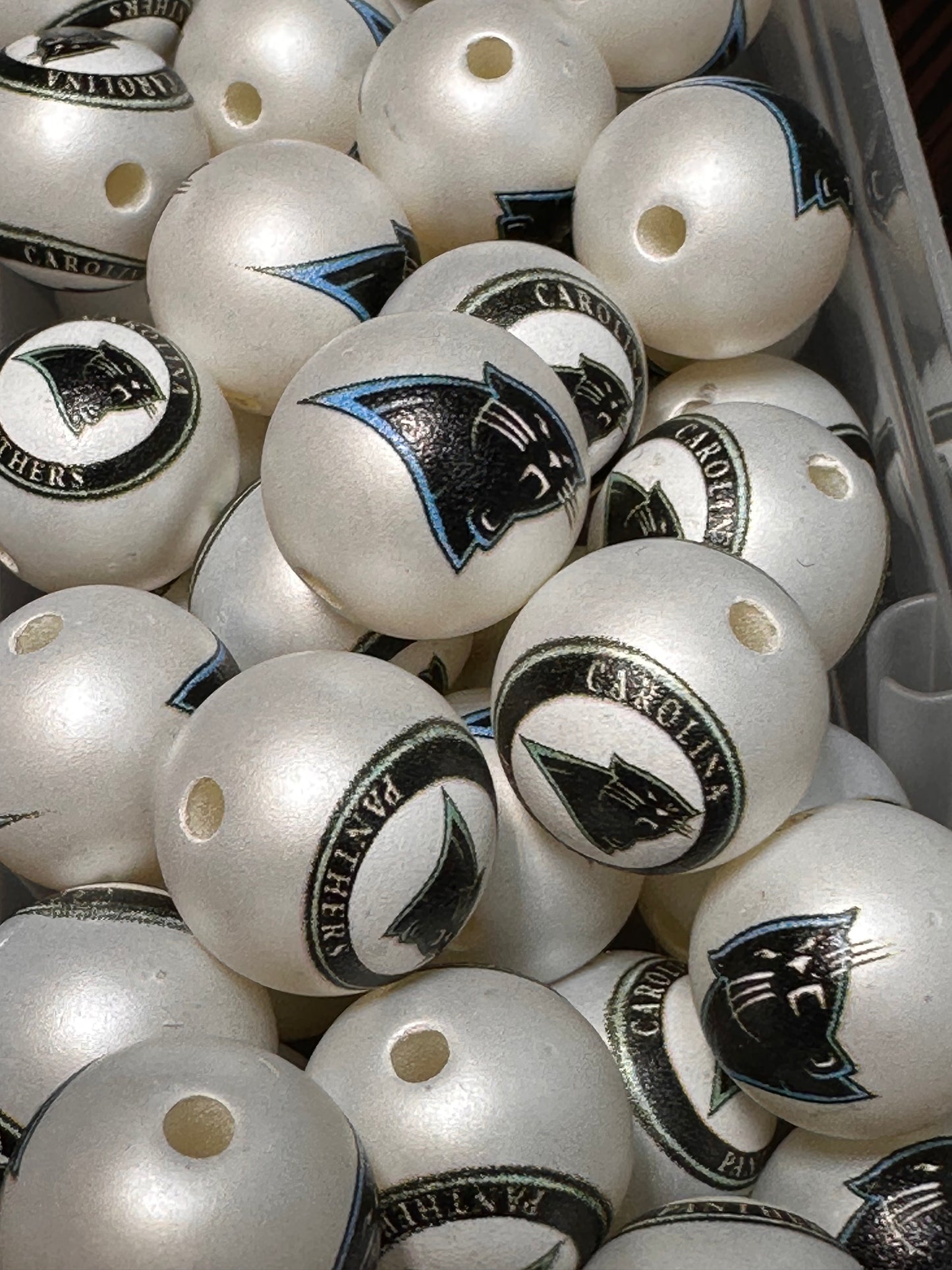 Acrylic Carolina Panthers football on satin white beads/ sports team bead/ beadable pen/ keychain bead/16 mm/10 beads included/2 designs