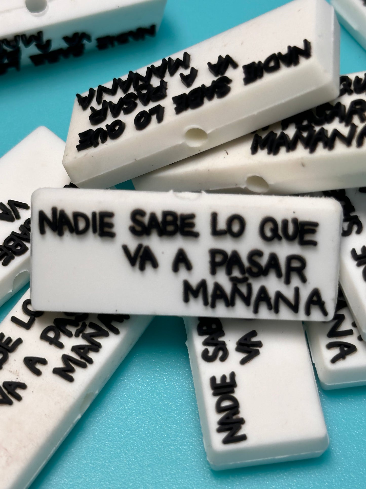 Spanish Focal Bead / pen beading/ keychain bead/ DIY/espanol/ no one knows