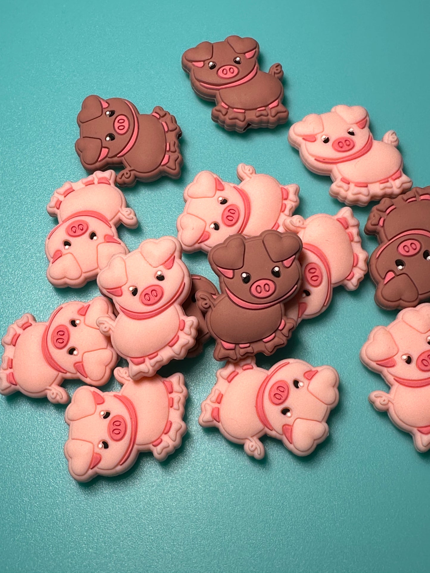 Pig Focal Bead /Farm animal/ silicone bead/ light or dark color/ piggie/ Wilbur