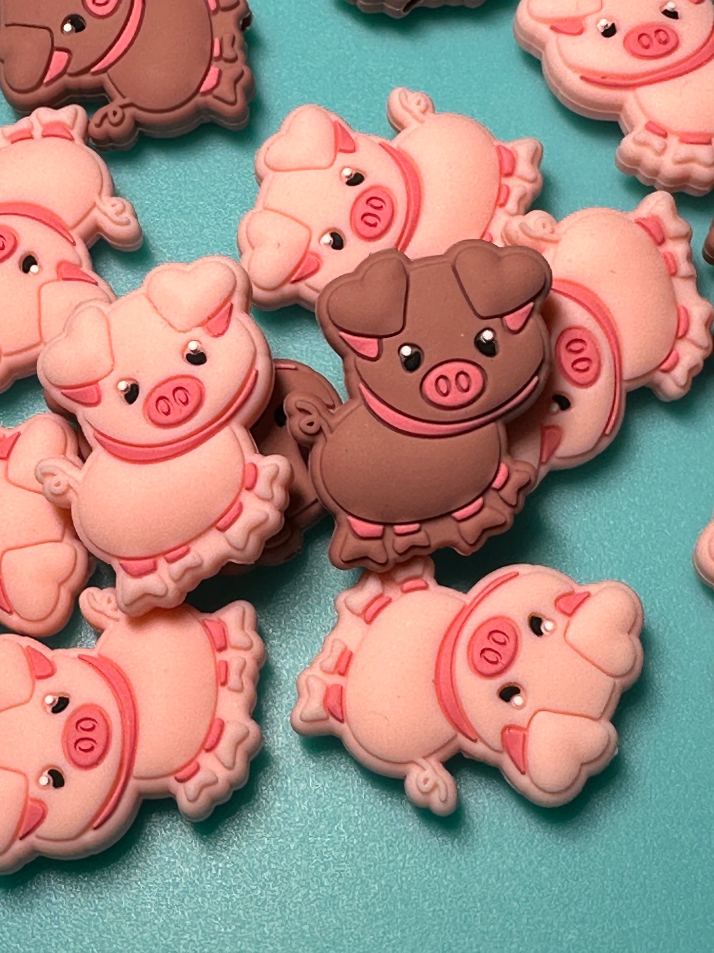 Pig Focal Bead /Farm animal/ silicone bead/ light or dark color/ piggie/ Wilbur