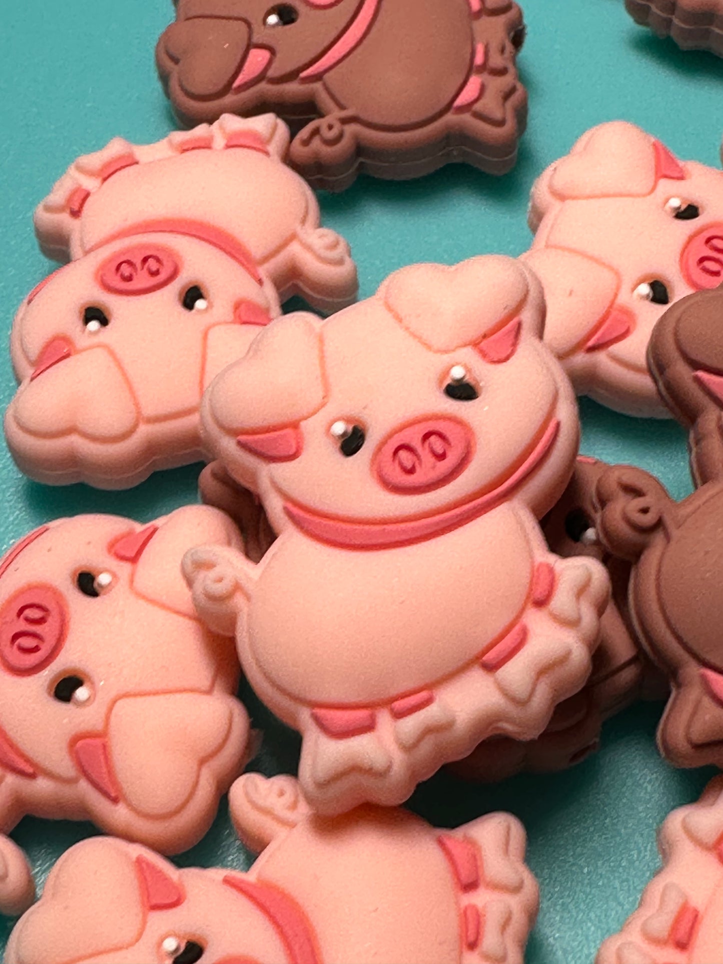 Pig Focal Bead /Farm animal/ silicone bead/ light or dark color/ piggie/ Wilbur
