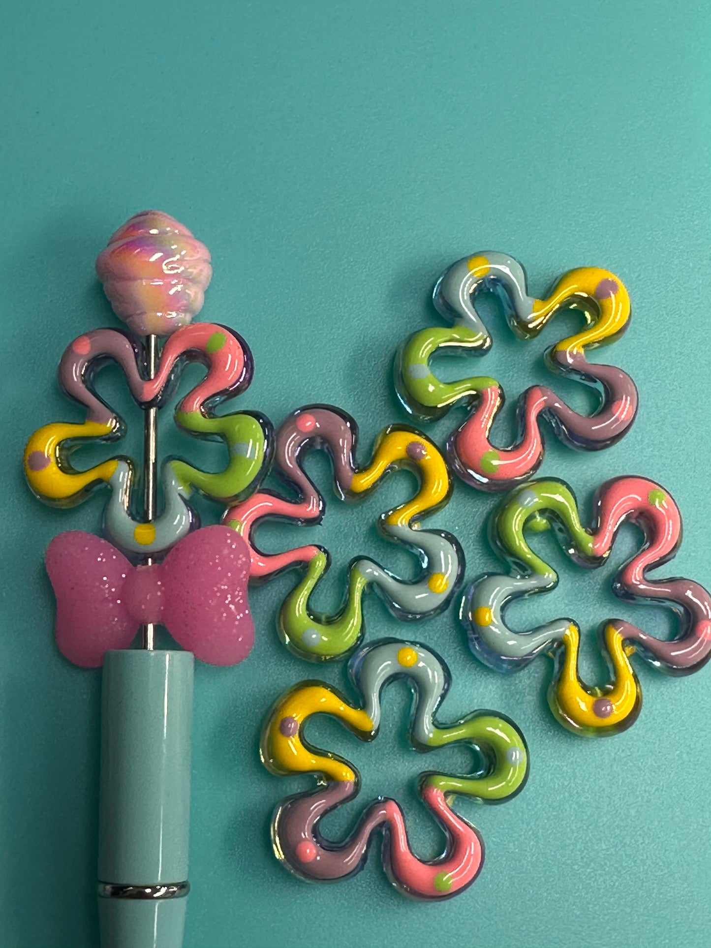 Flower hand painted frame beads/ Focal Bead/ beadable pen/ Silicone bead/ keychain bead/ delicate/ pastel colors/ (5) beads included