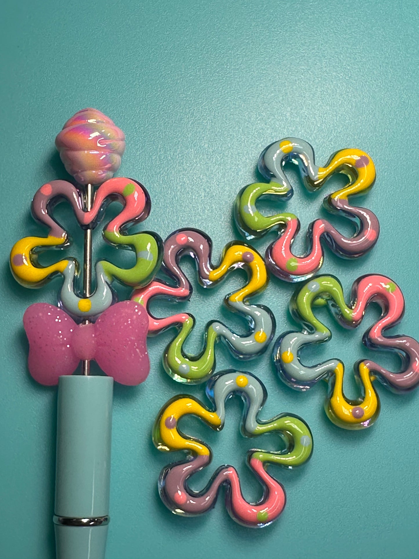 Flower hand painted frame beads/ Focal Bead/ beadable pen/ Silicone bead/ keychain bead/ delicate/ pastel colors/ (5) beads included