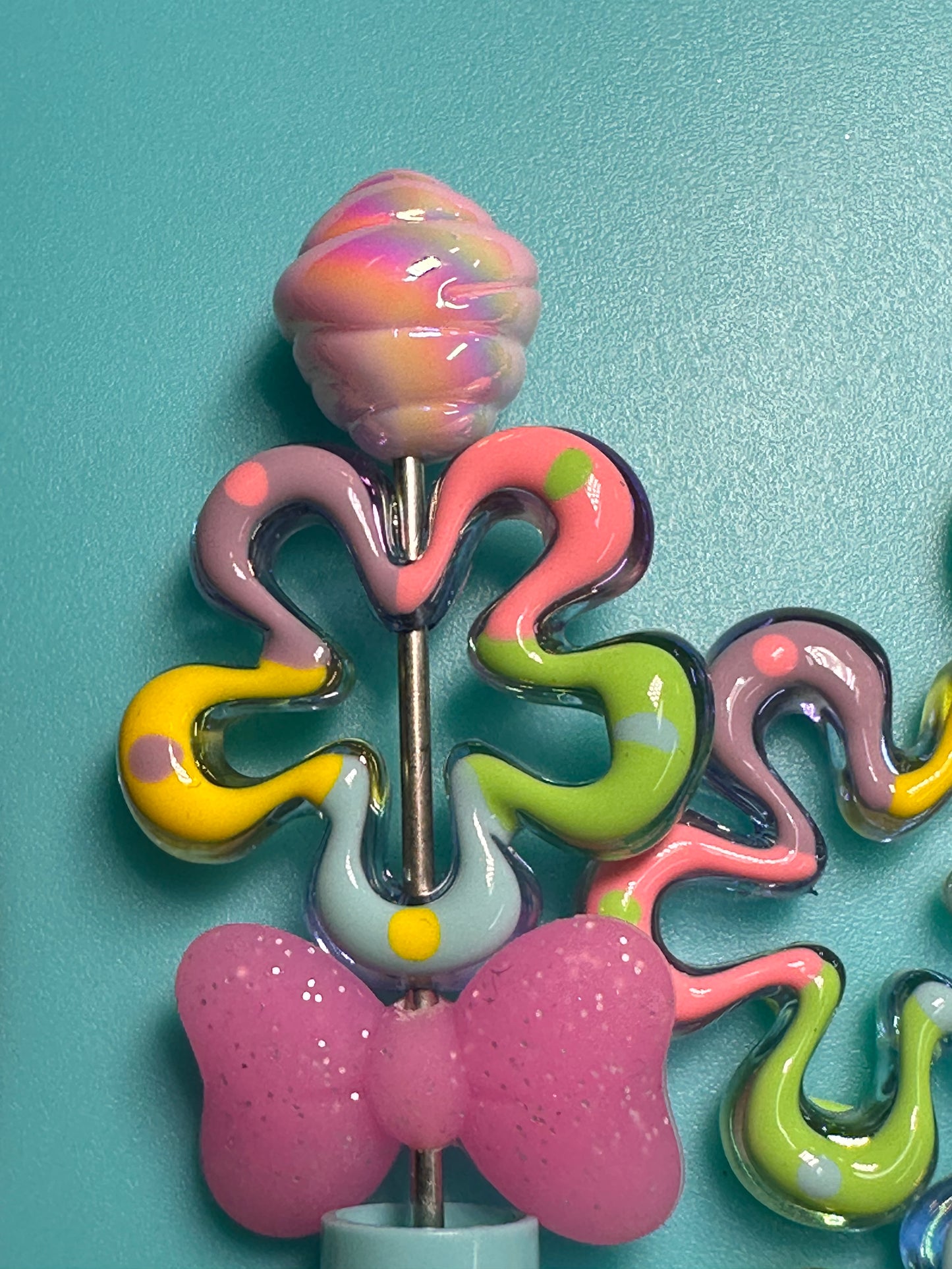 Ten (10) acrylic assorted color sea shell shaped beads included/ sea shell keychain bead/UV bead/16mm