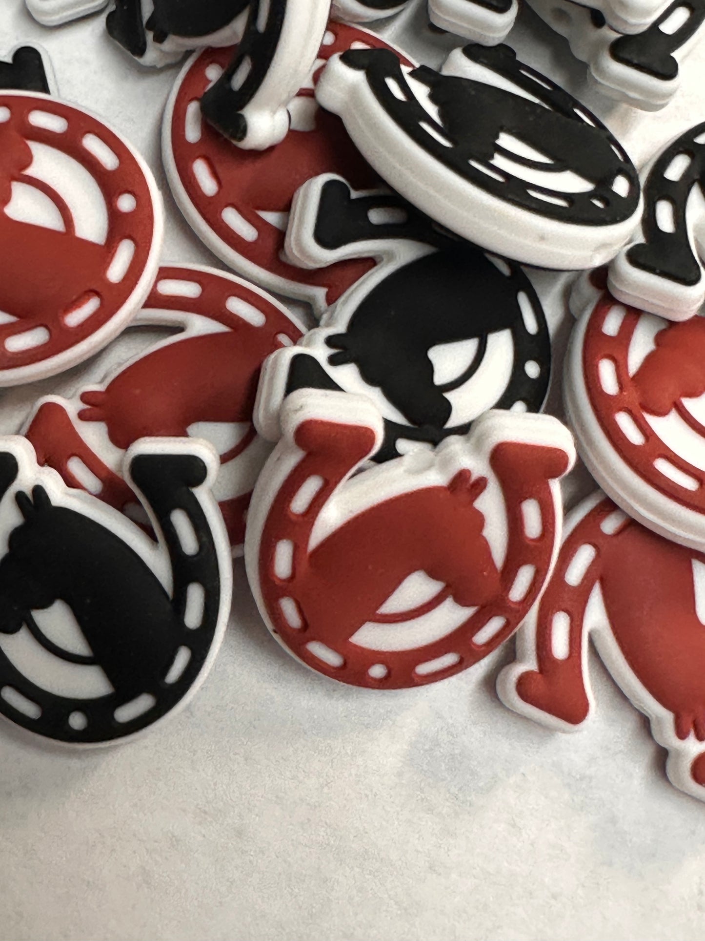 Horse bead/ Horseshoe/ Focal Bead/ beadable pen/ Silicone bead// keychain bead/ Pony bead/ Horse head/ Equestrian/ Barrel Horse/ Horseback/