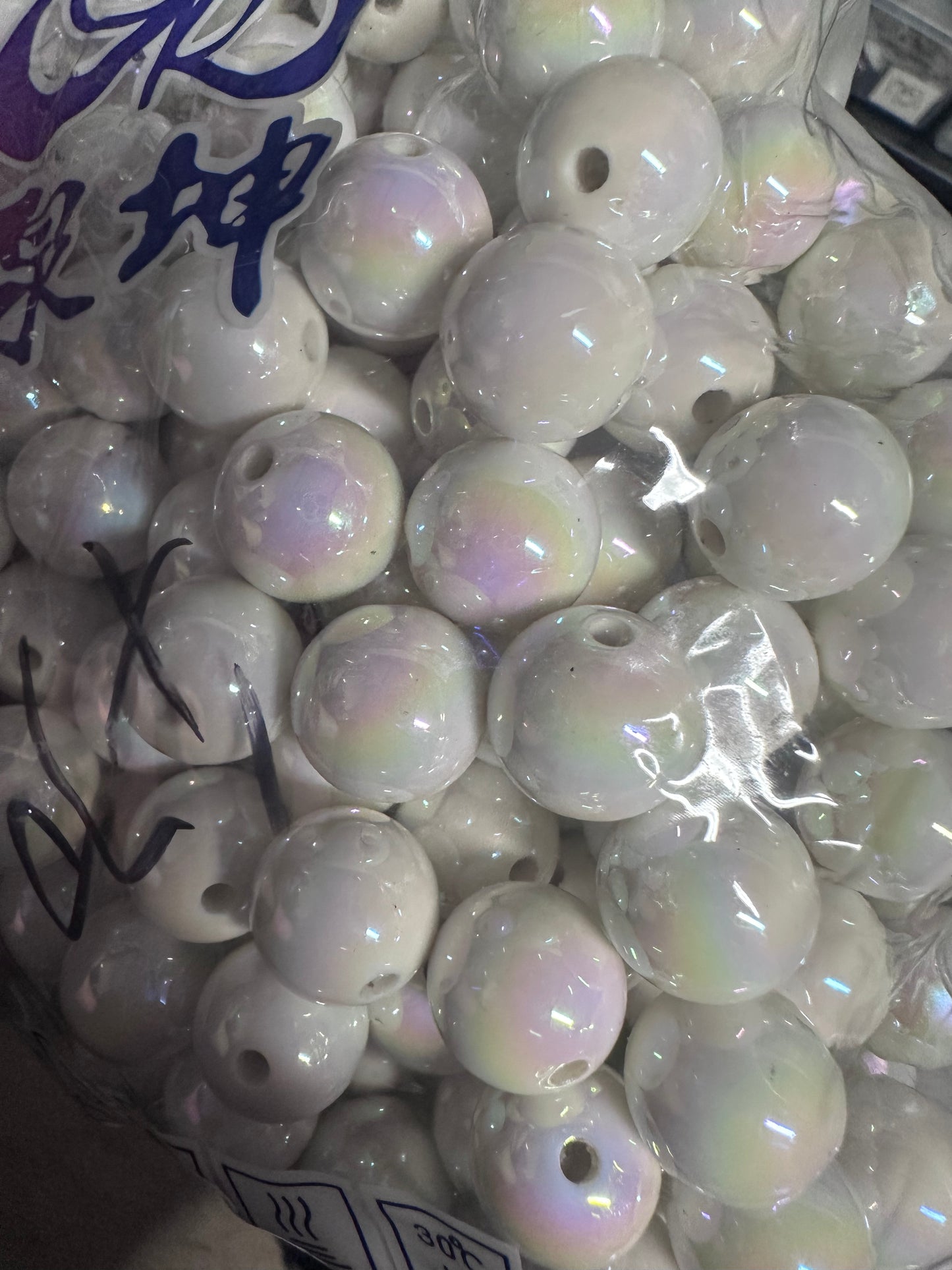 White full bag of 200 jelly beads/ 16 mm / UV coated