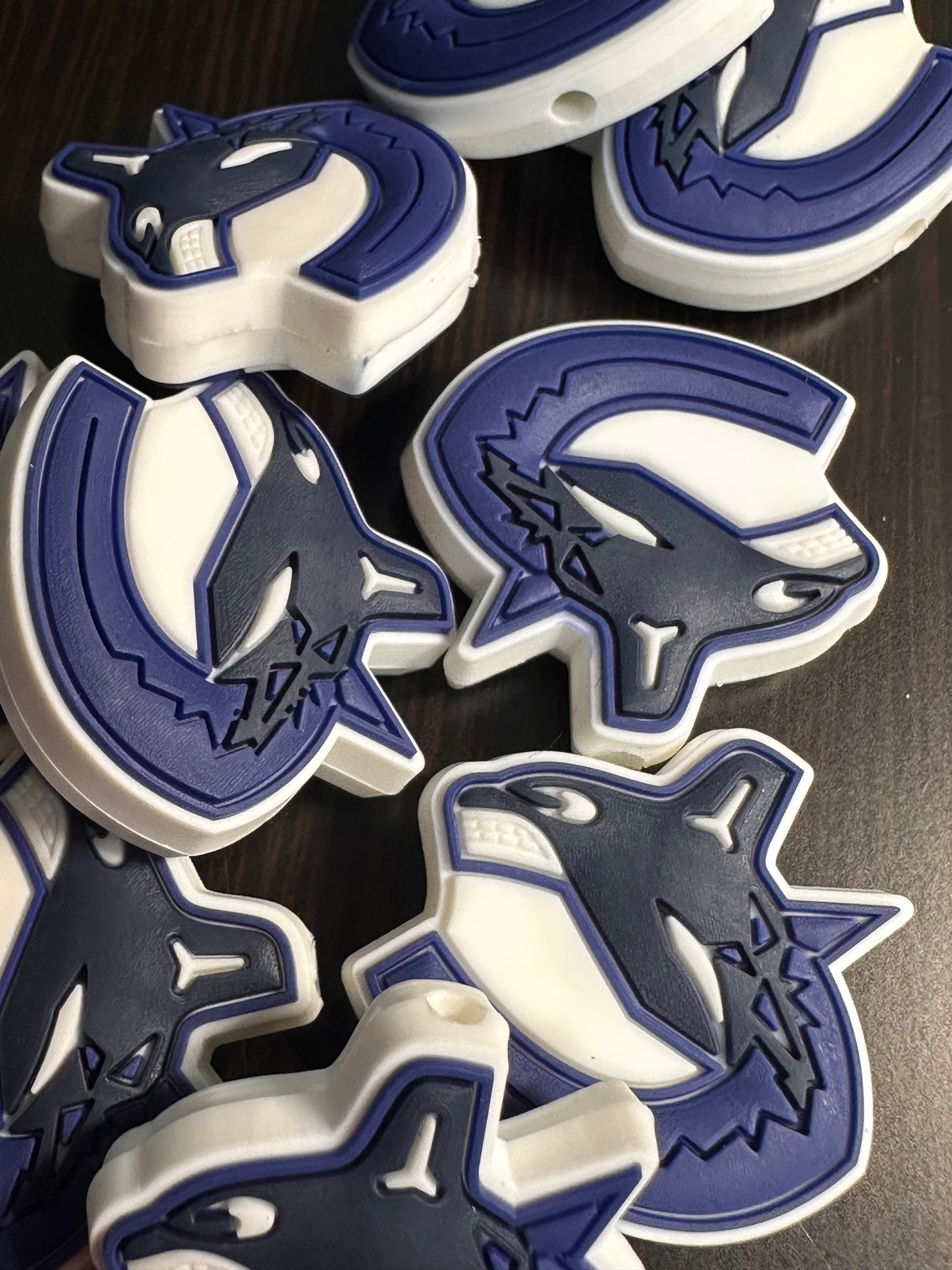 NEW Vancouver Canucks focal bead / round focal/ ice hockey team
