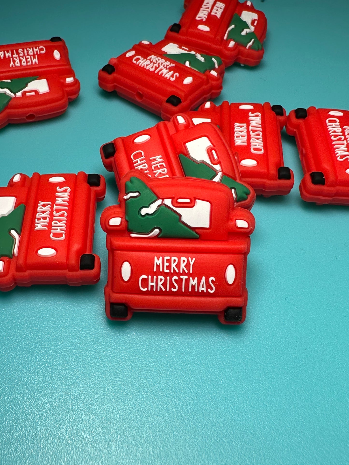 Red truck with Christmas tree focals beads / Focal Bead/ beadable pen/ Silicone bead/ keychain bead