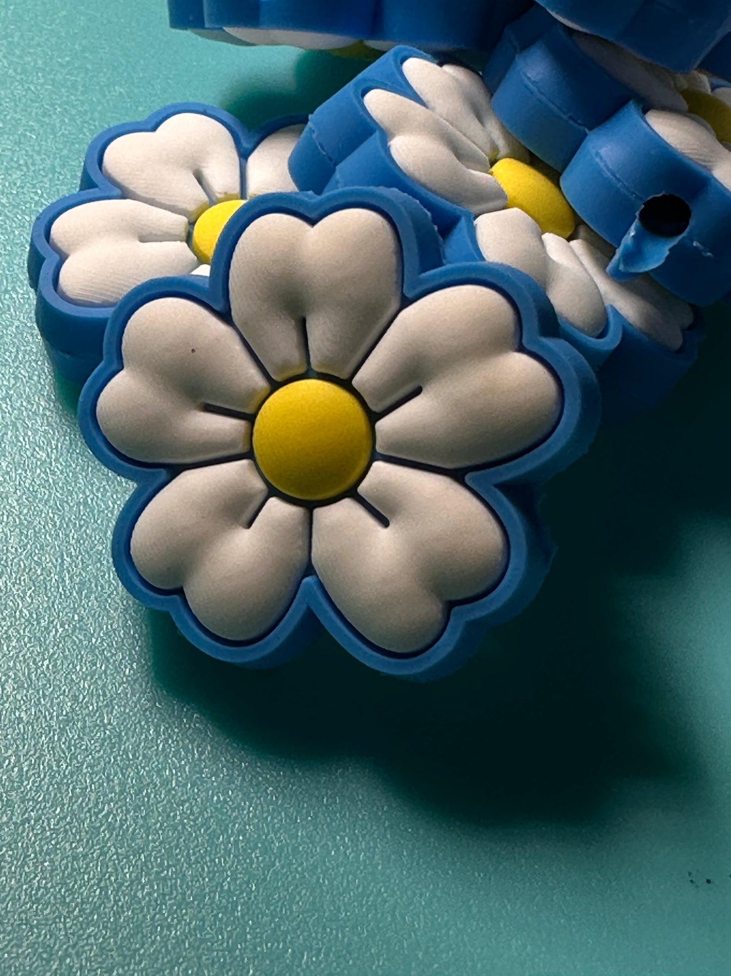 Daisy flower/ Focal Bead/ holiday / beadable pen/ Silicone bead/ keychain bead/