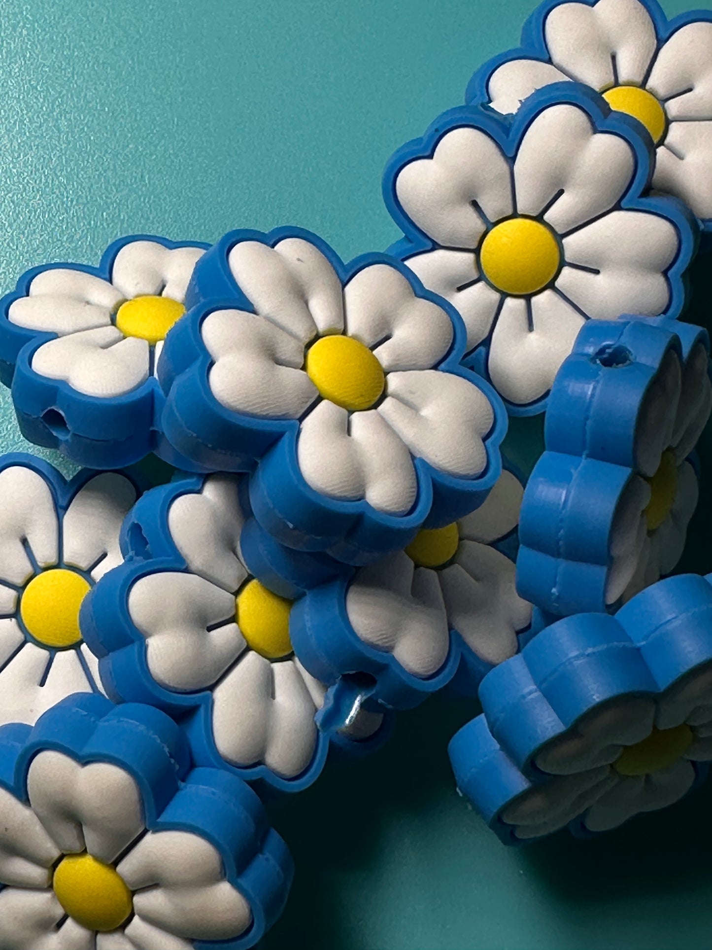Daisy flower/ Focal Bead/ holiday / beadable pen/ Silicone bead/ keychain bead/