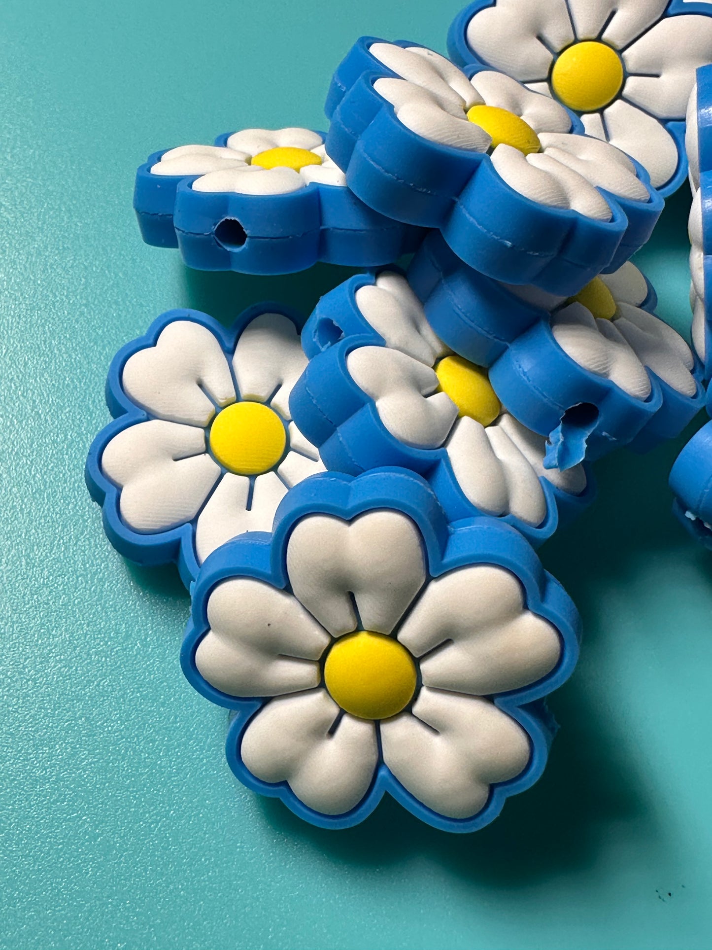Daisy flower/ Focal Bead/ holiday / beadable pen/ Silicone bead/ keychain bead/