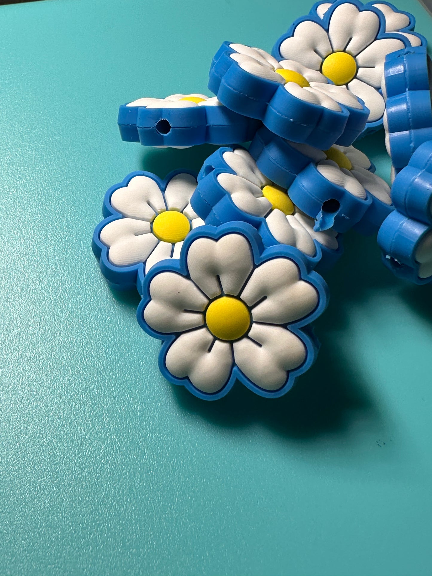 Daisy flower/ Focal Bead/ holiday / beadable pen/ Silicone bead/ keychain bead/